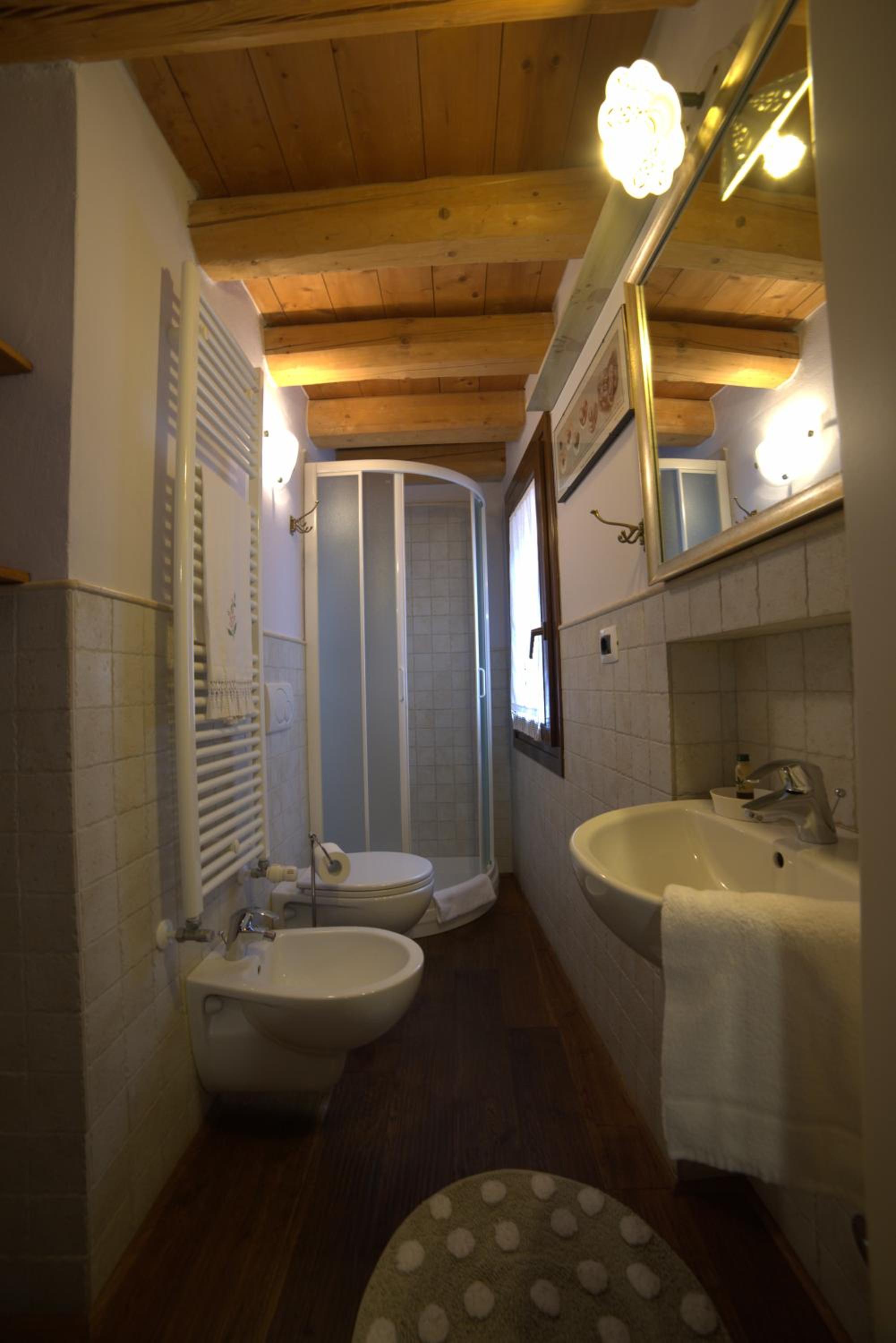 Double Room with Private Bathroom - Photo 3