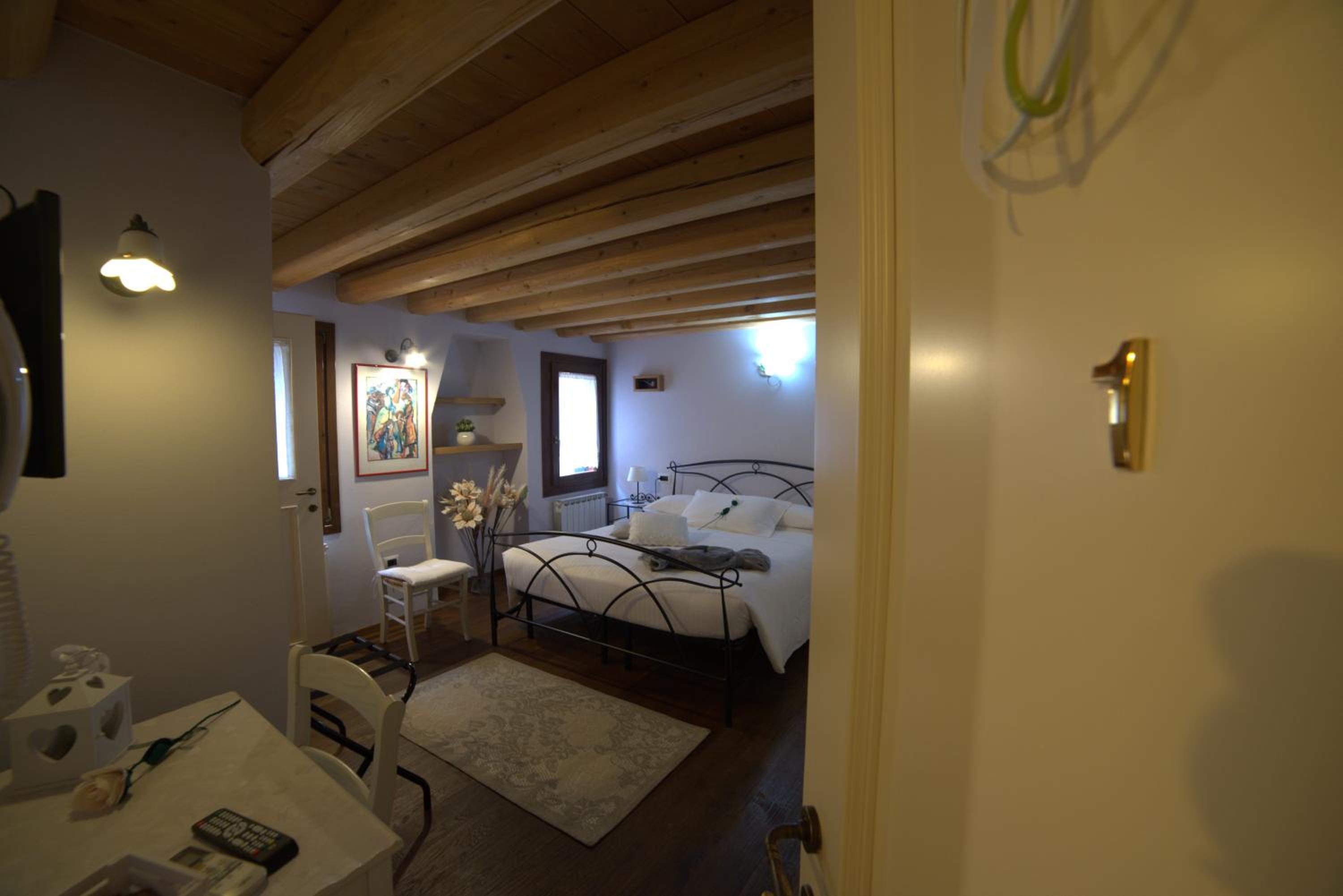 Double Room with Private Bathroom - Photo 1