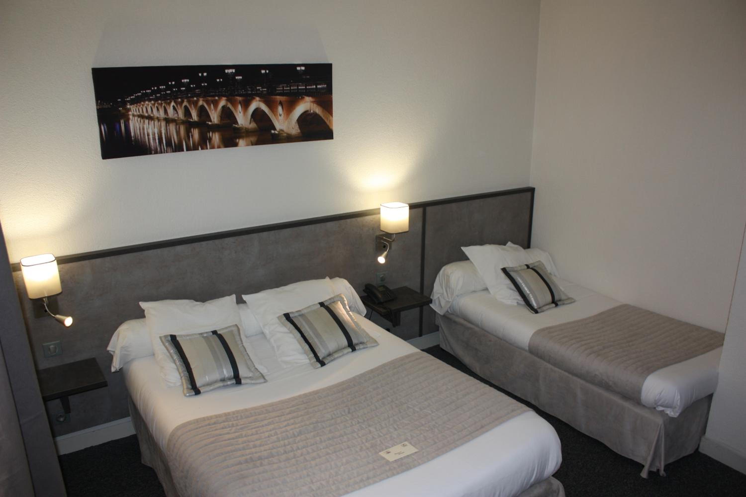 Triple Room with La Place d'Armes View photo 1