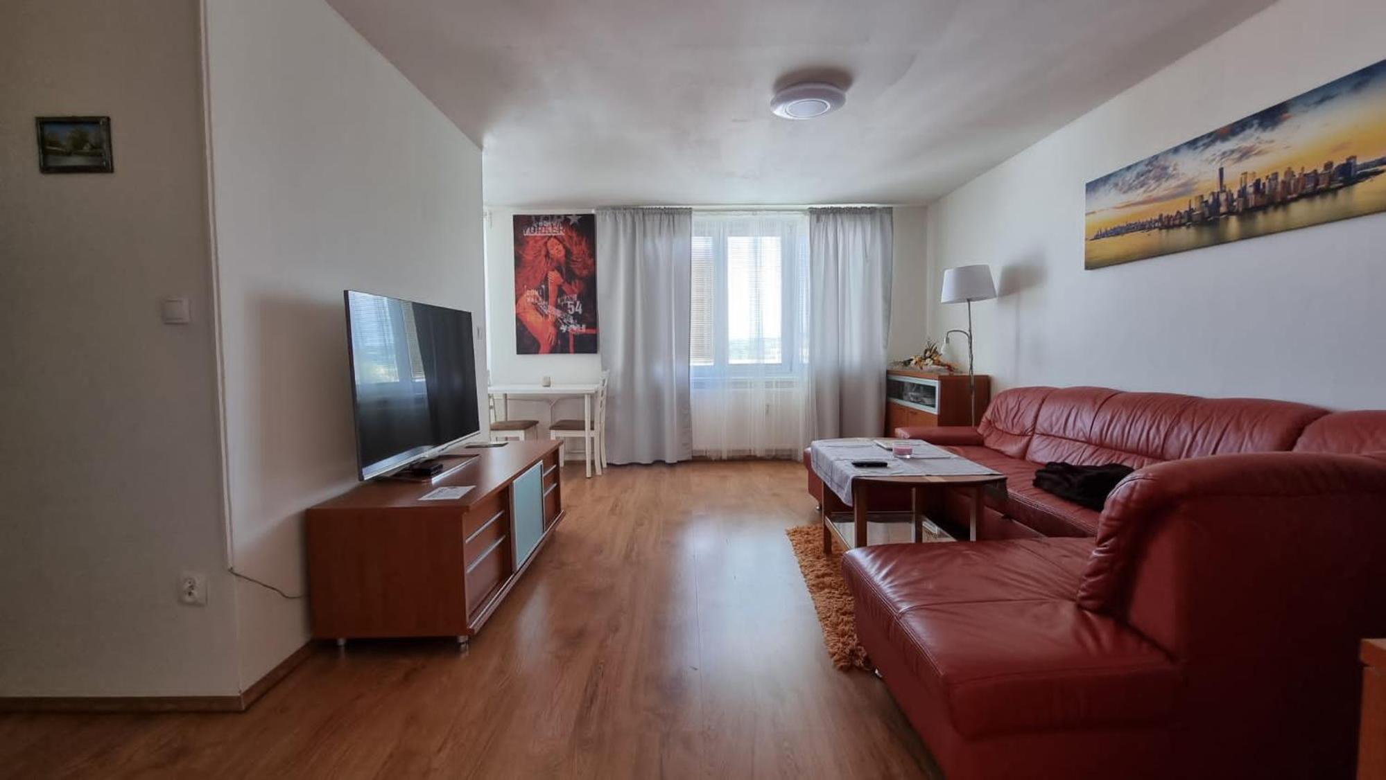 One-Bedroom Apartment photo 1