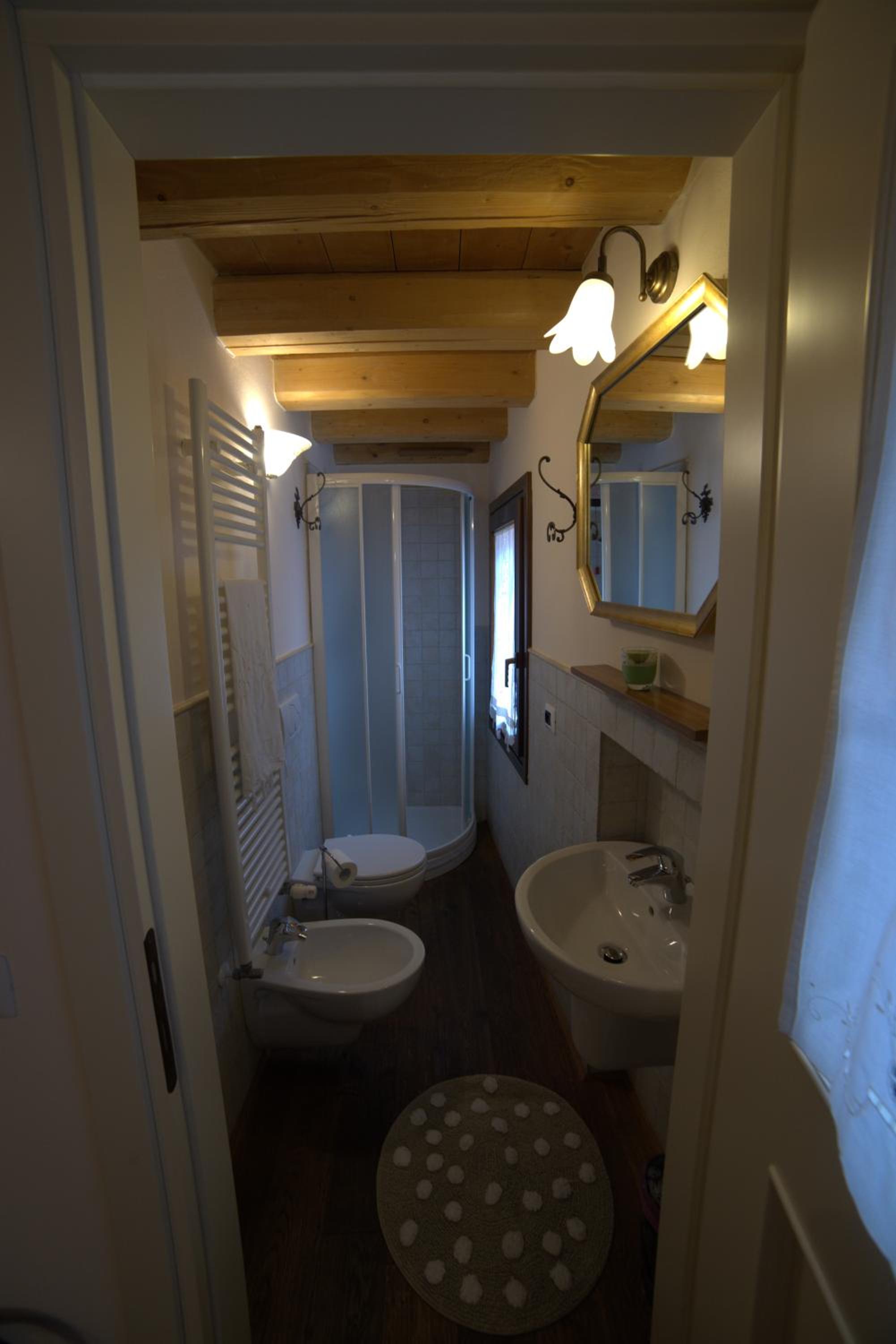 Double Room with Private Bathroom - Photo 8