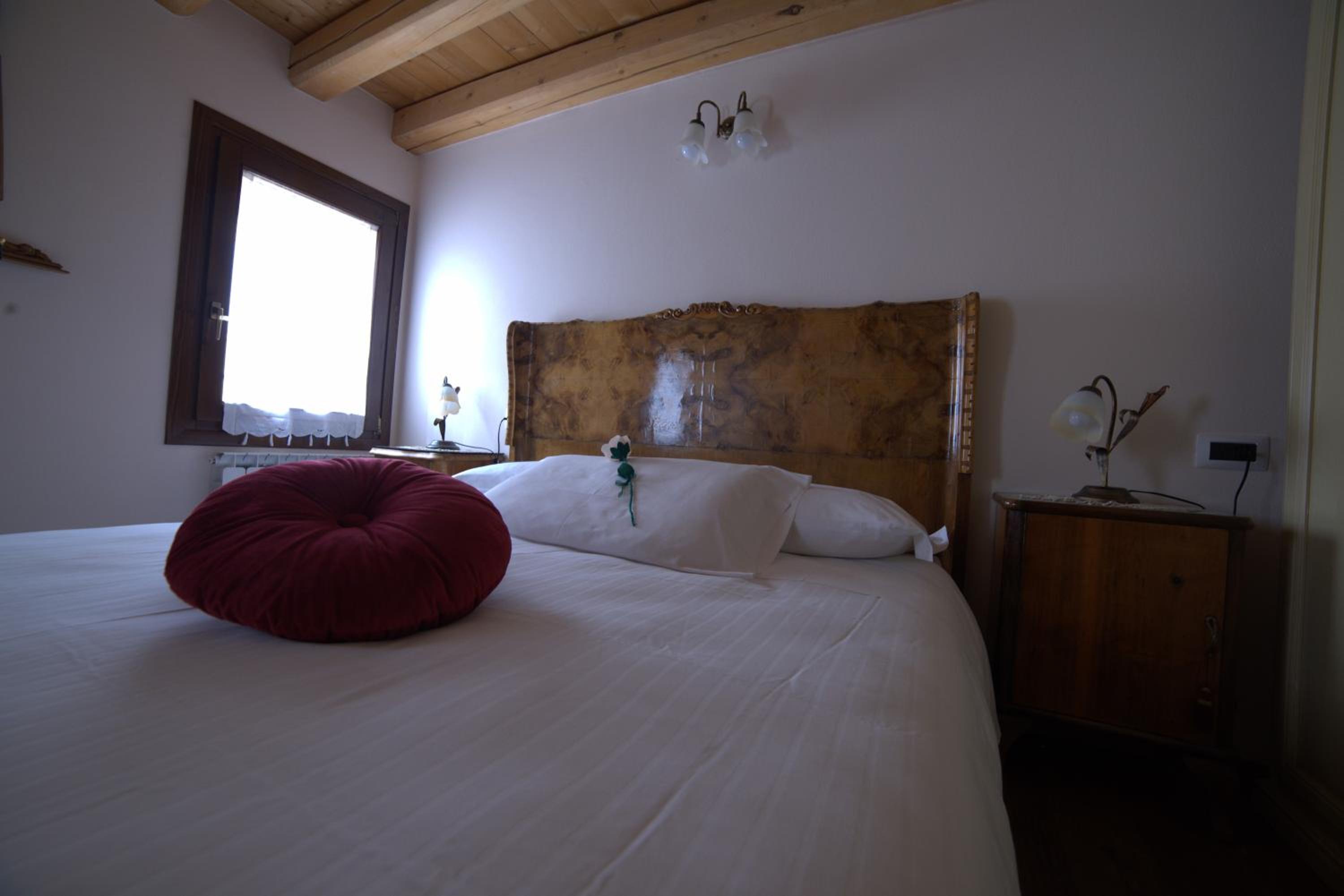 Double Room with Private Bathroom - Photo 4
