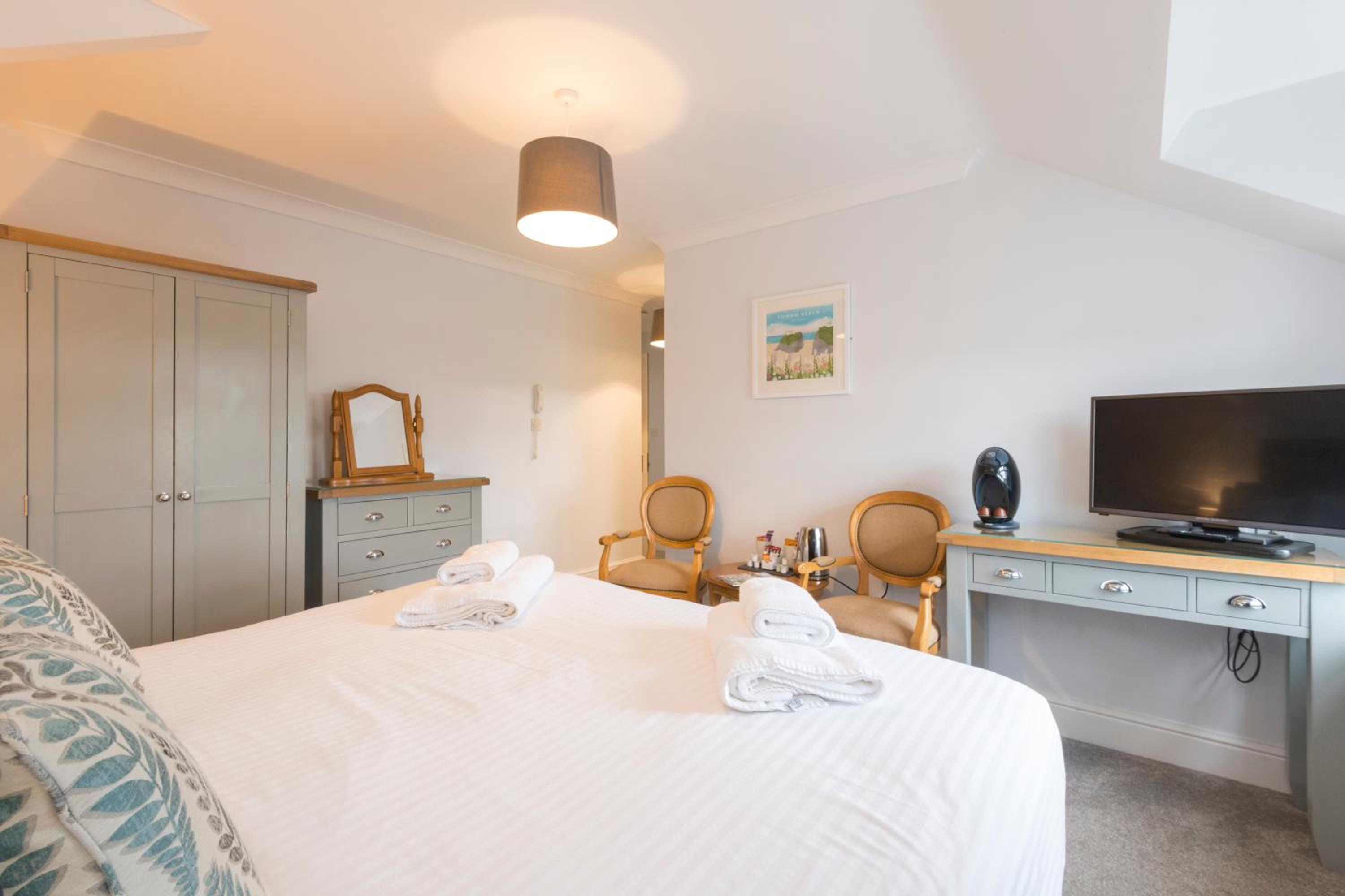 Double Room with Double Bed and Sea View - Non-Smoking photo 2