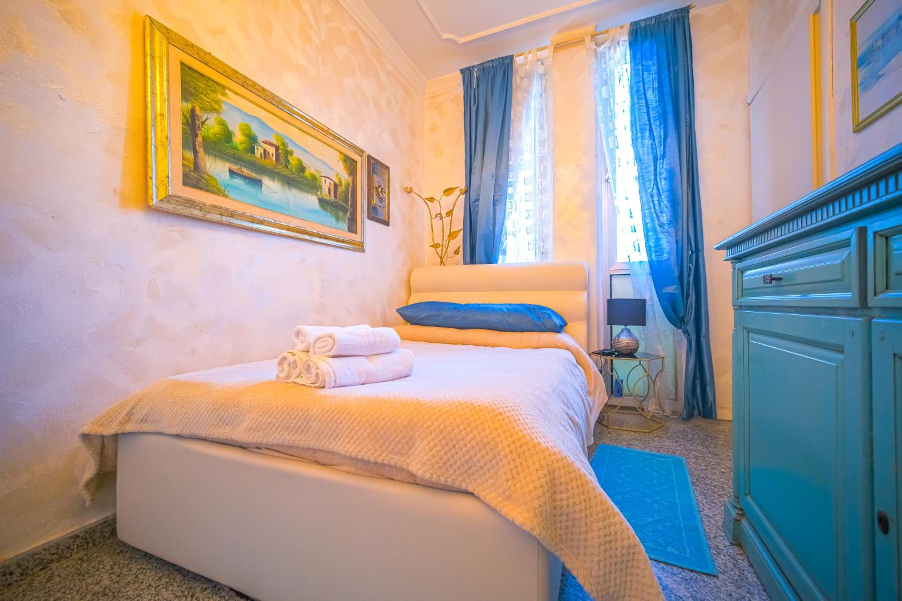 One-Bedroom Apartment - Photo 1