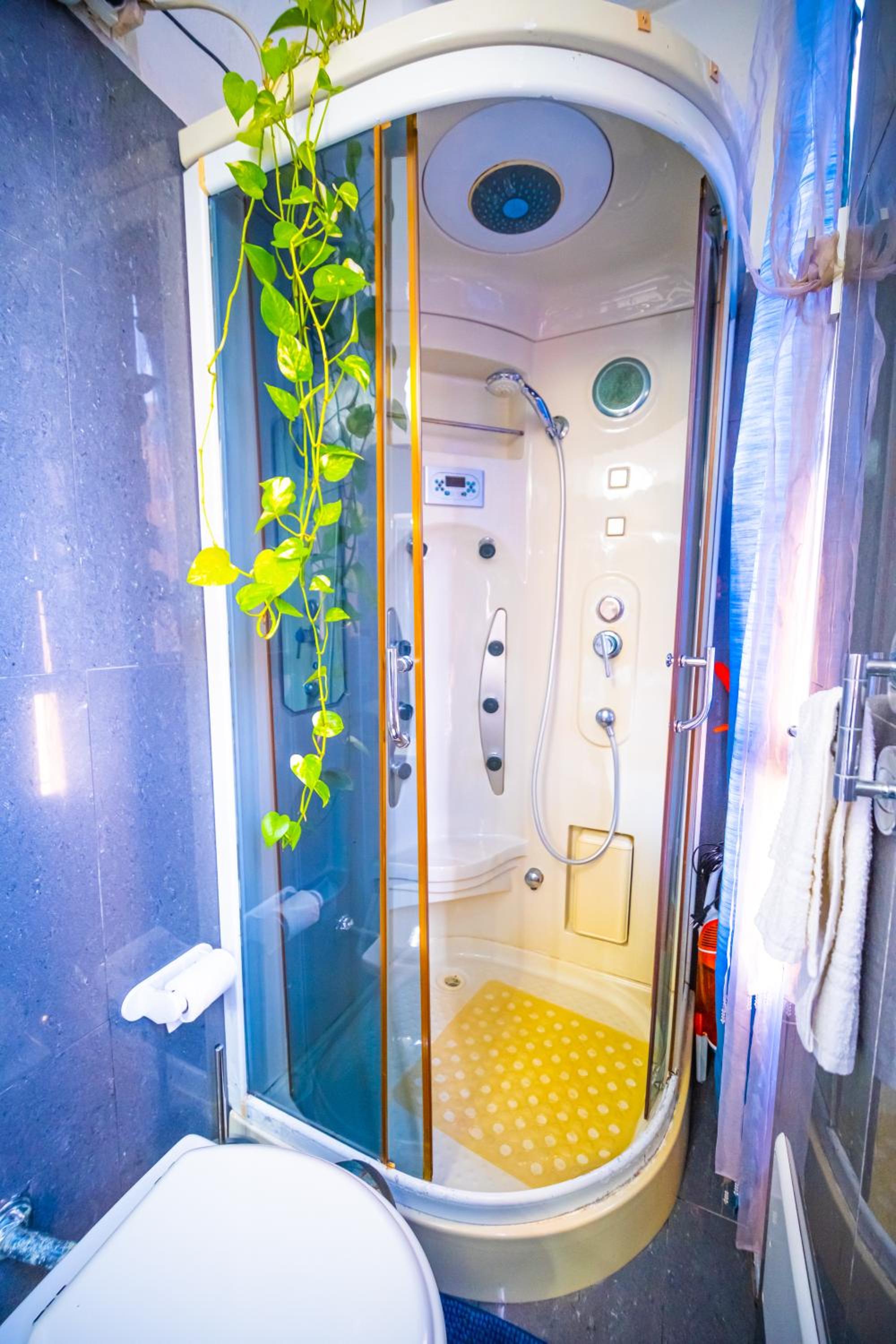 One-Bedroom Apartment - Photo 15