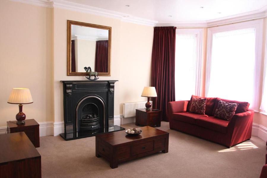 One Bedroom Apartment - Middle Floor photo 3