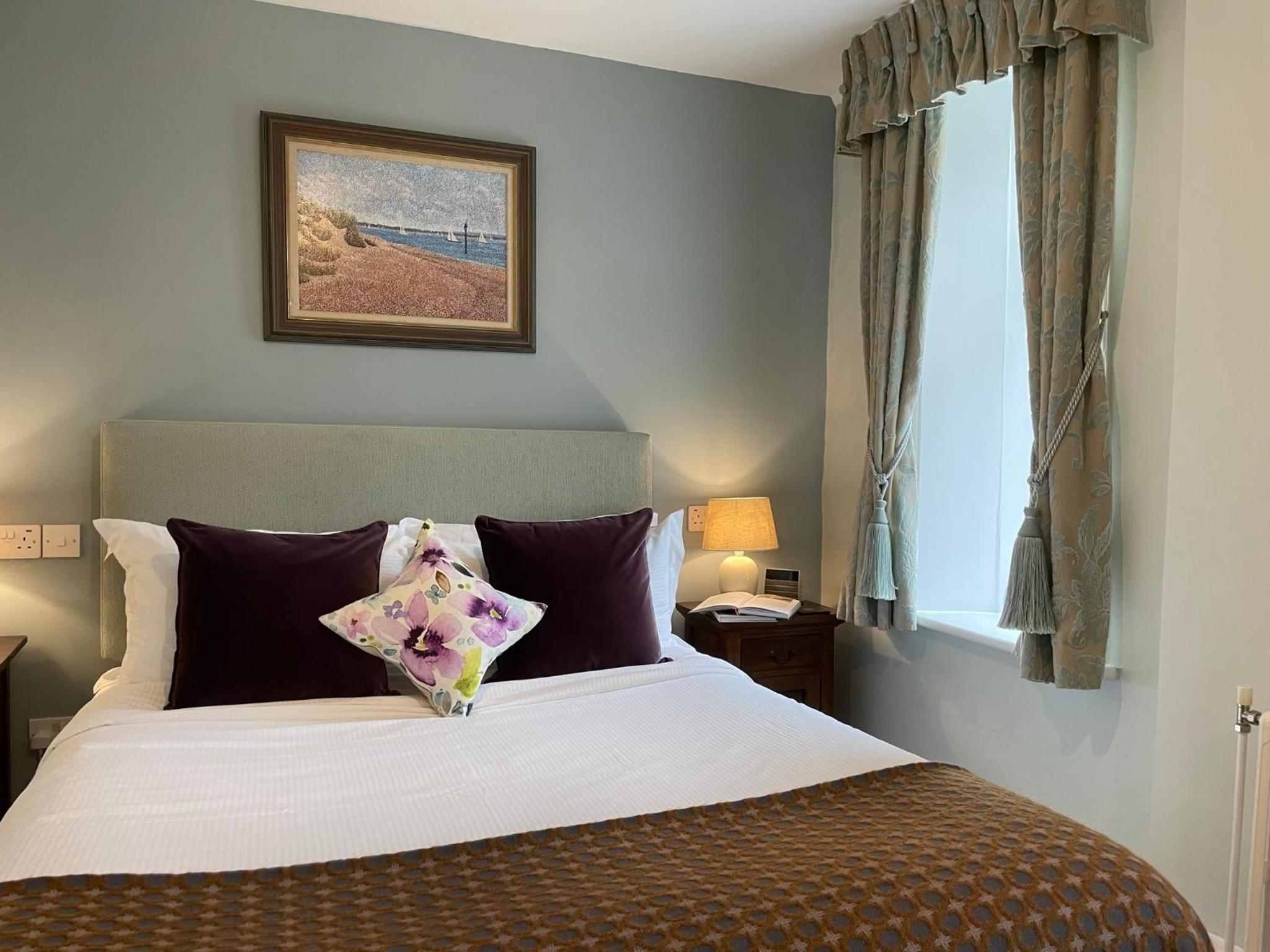 Deluxe King Room - Photo 3