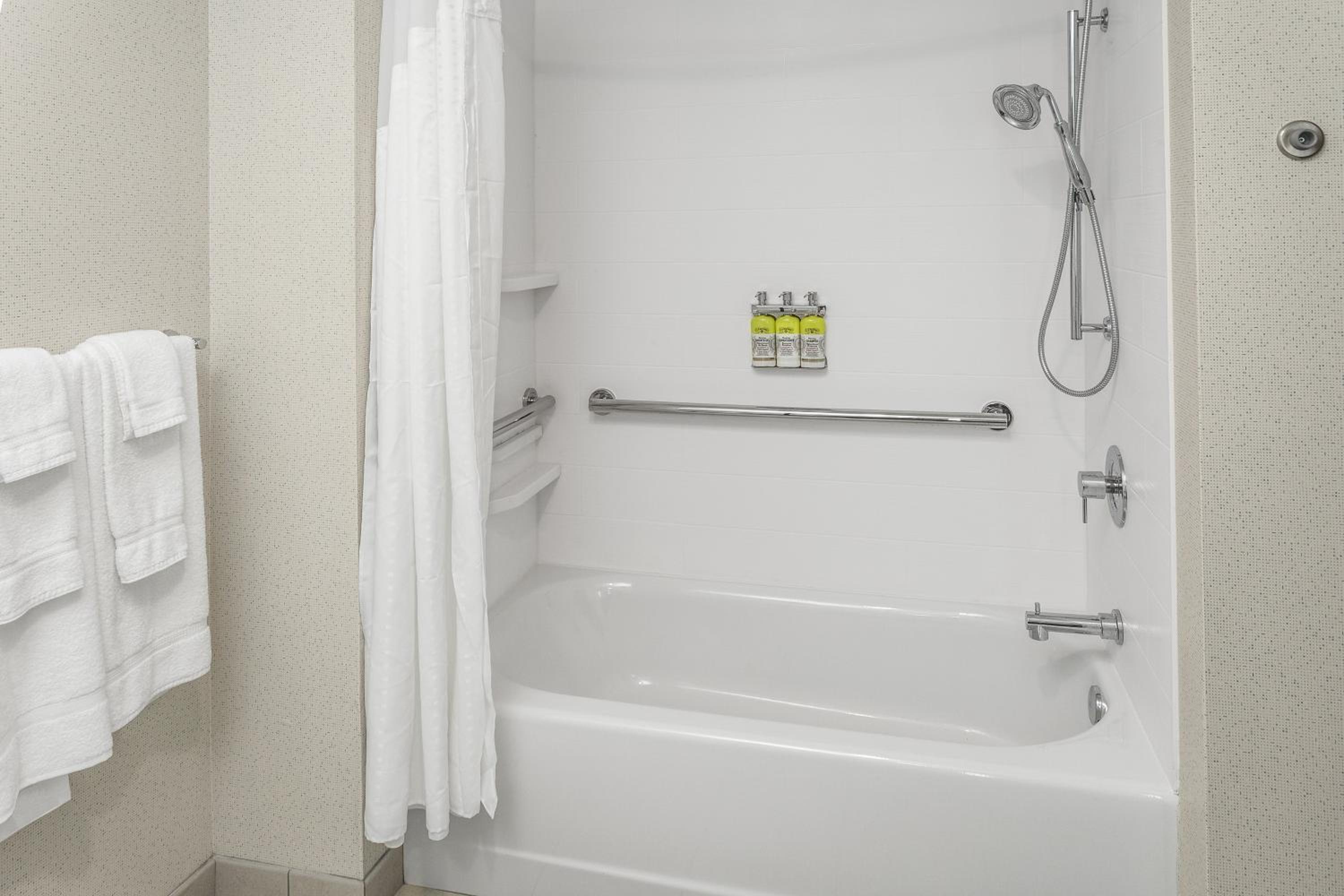 Standard King Room with Mobility Accessible Tub - Photo 4