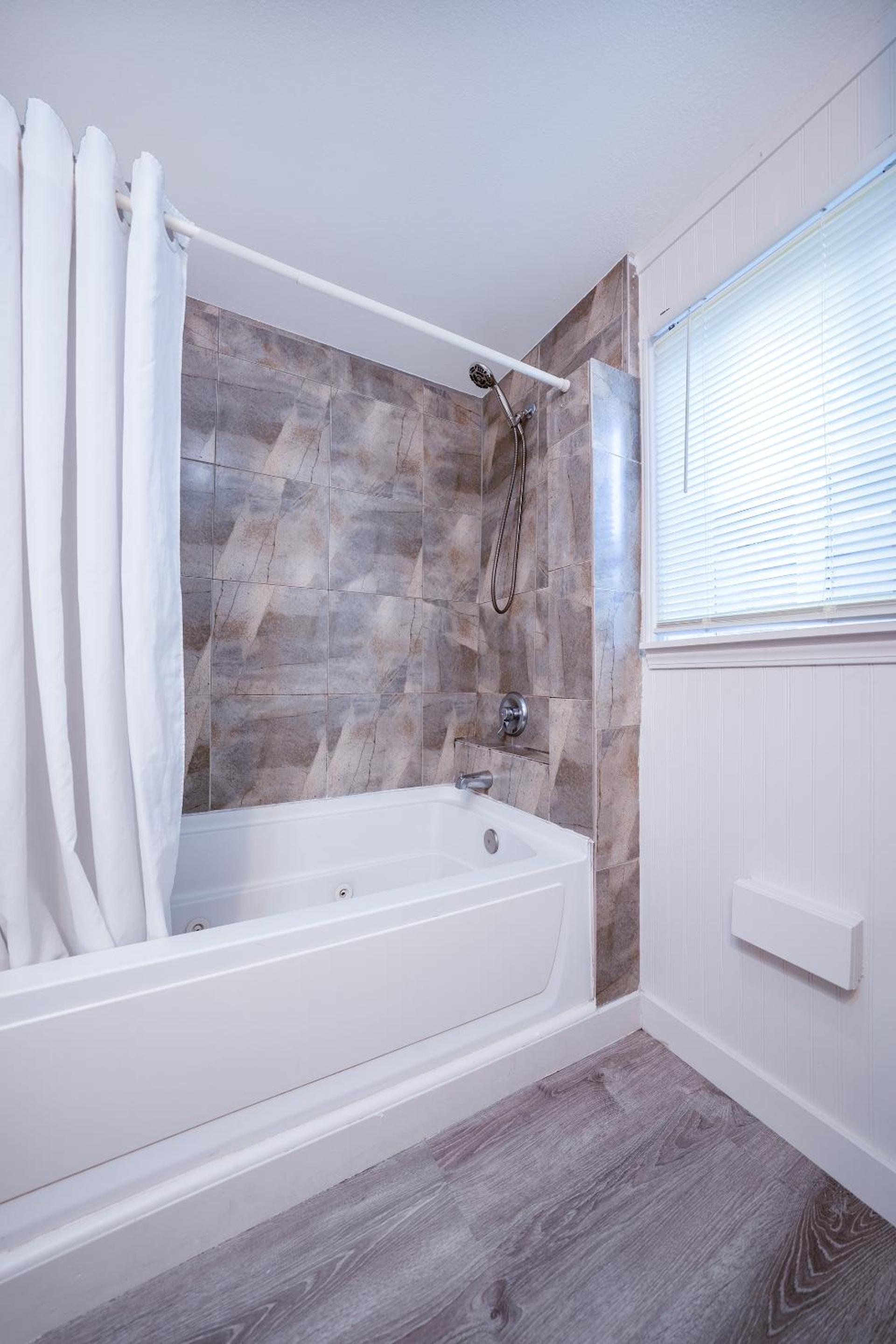 2 Bedroom Suite - Photo 13