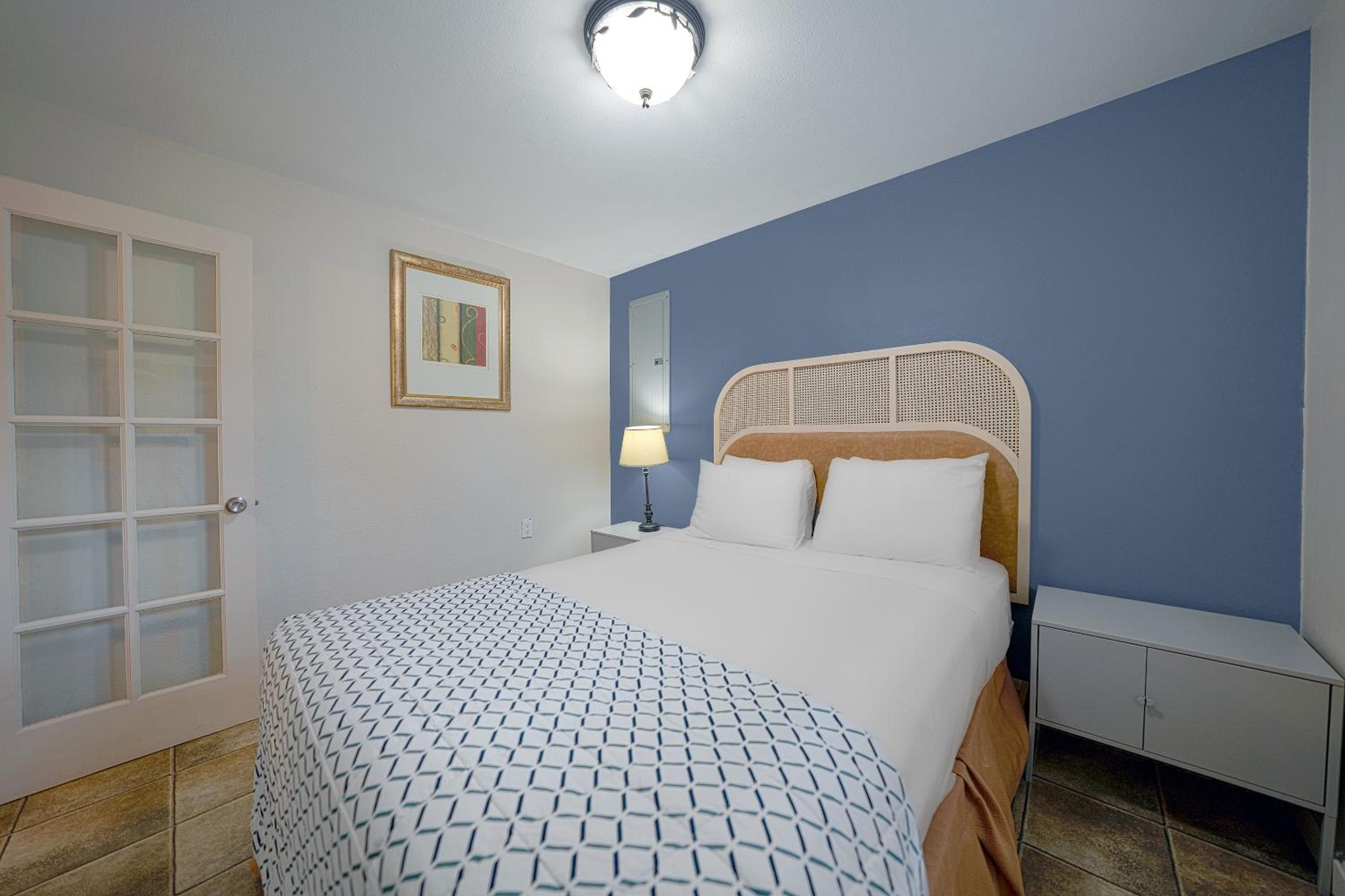 2 Bedroom Suite - Photo 8