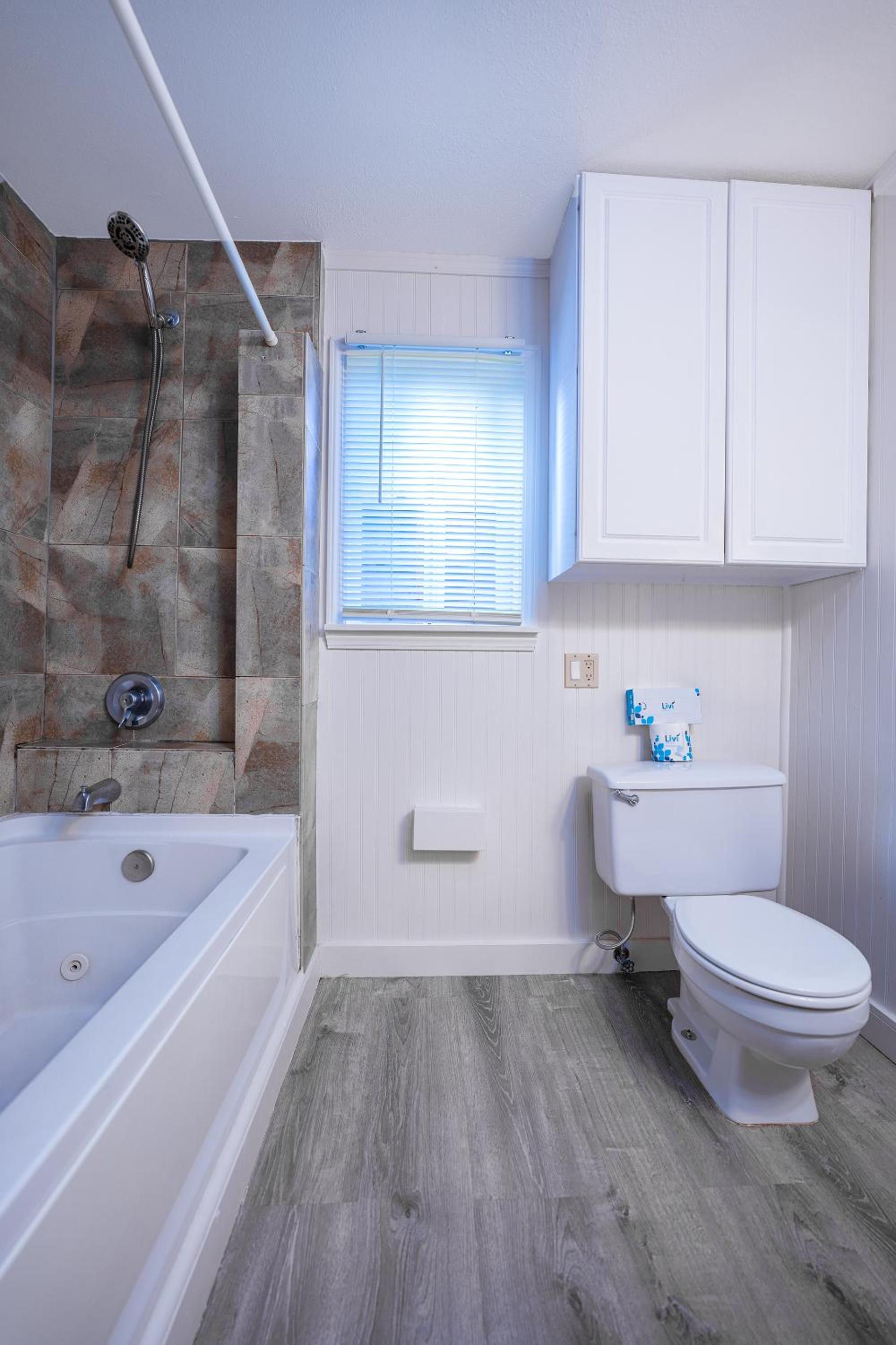 2 Bedroom Suite - Photo 12