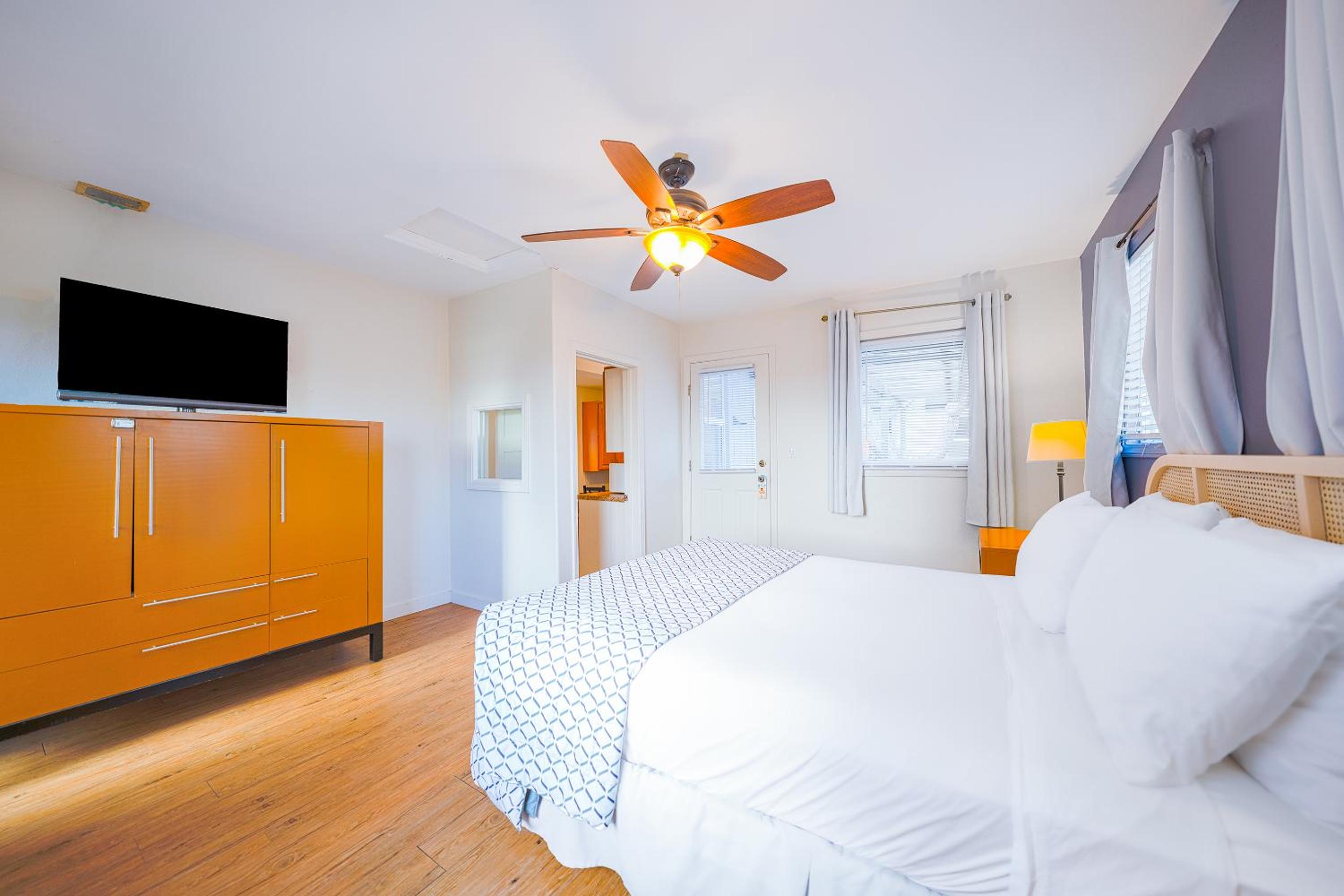2 Bedroom Suite - Photo 20