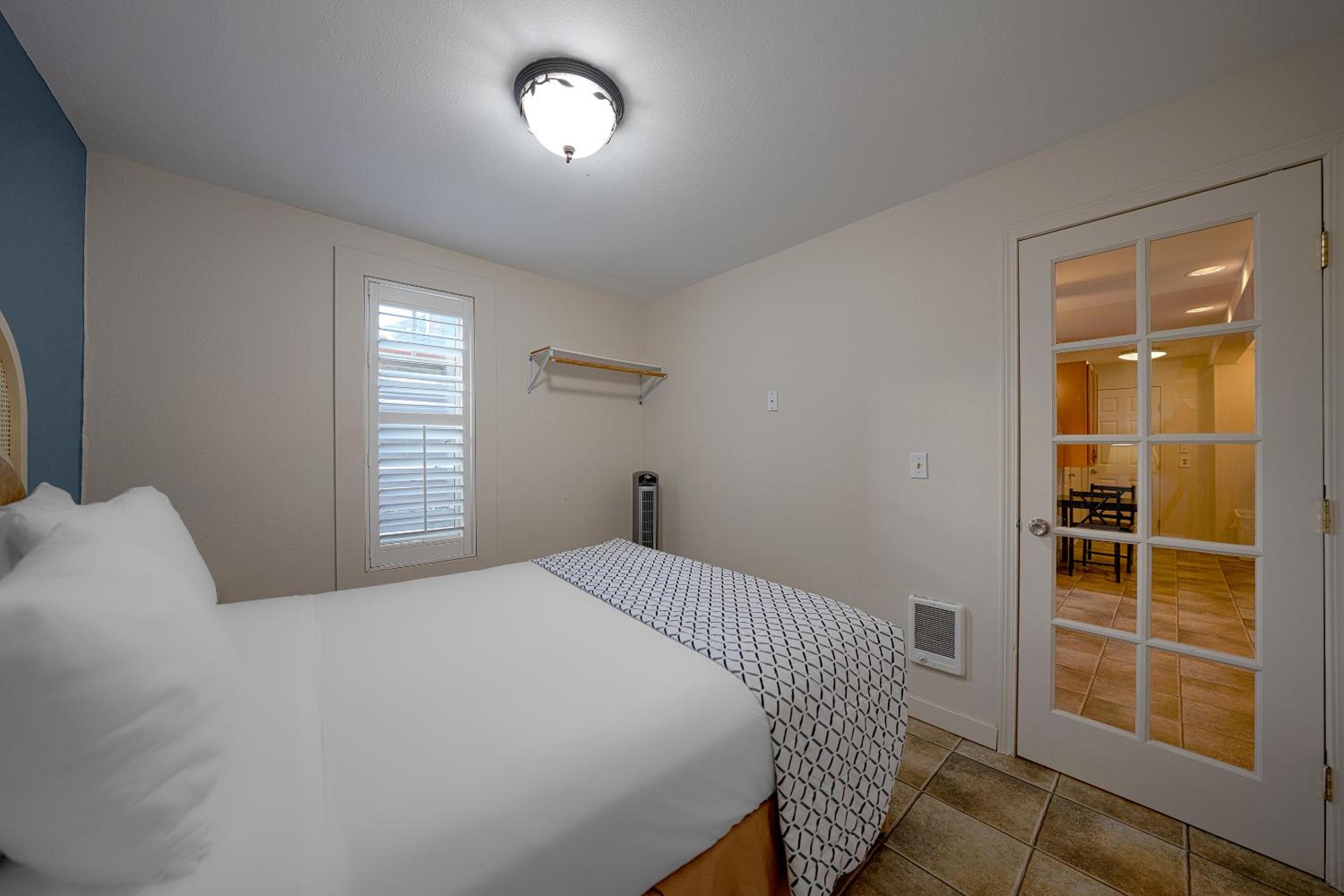 2 Bedroom Suite - Photo 21