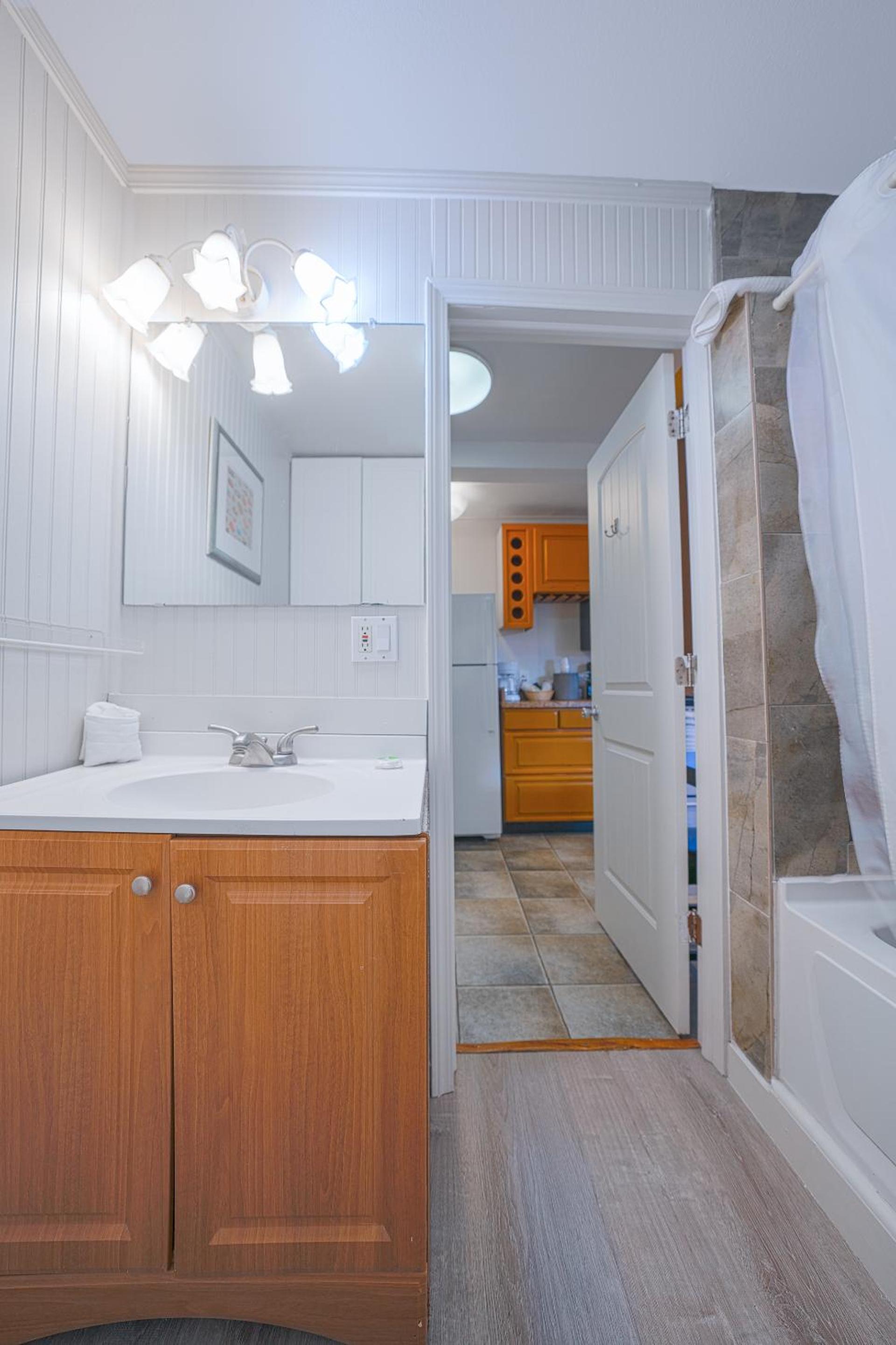 2 Bedroom Suite - Photo 2