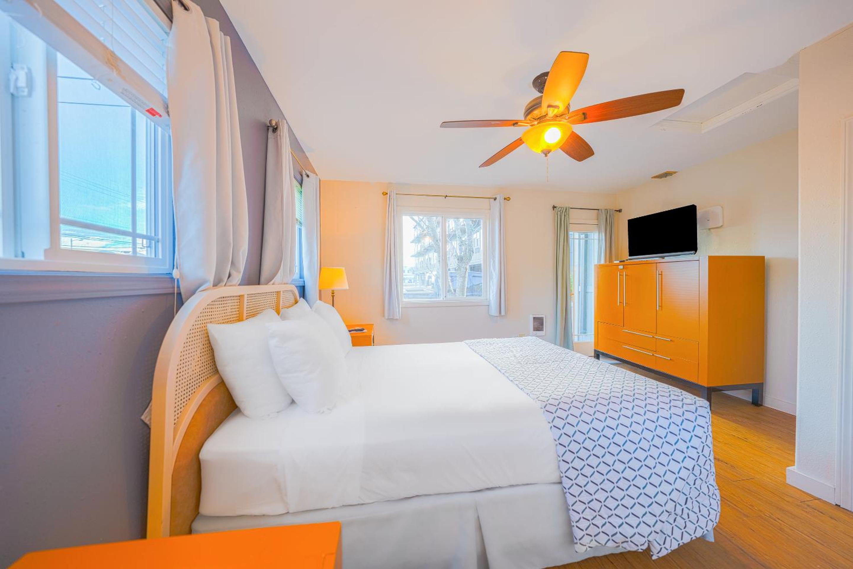 2 Bedroom Suite - Photo 3