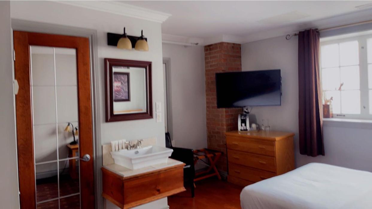 Queen Room - Photo 6