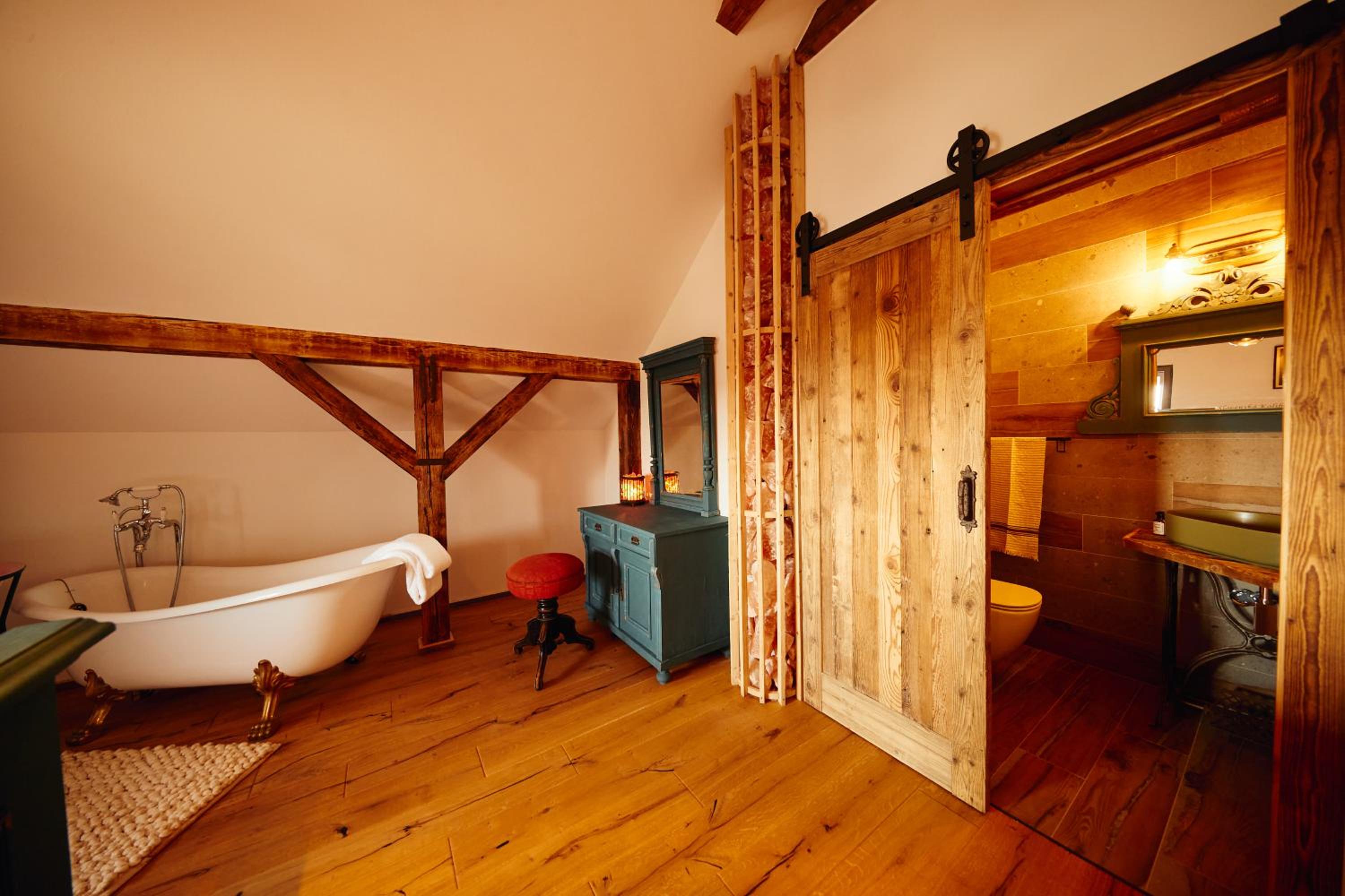 Deluxe Double Room with Bath photo 3
