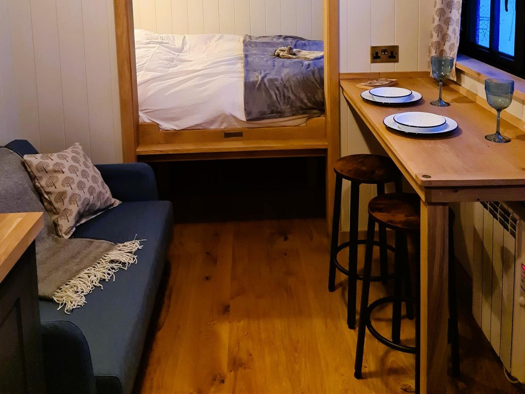 Double Room with Private Bathroom photo 3