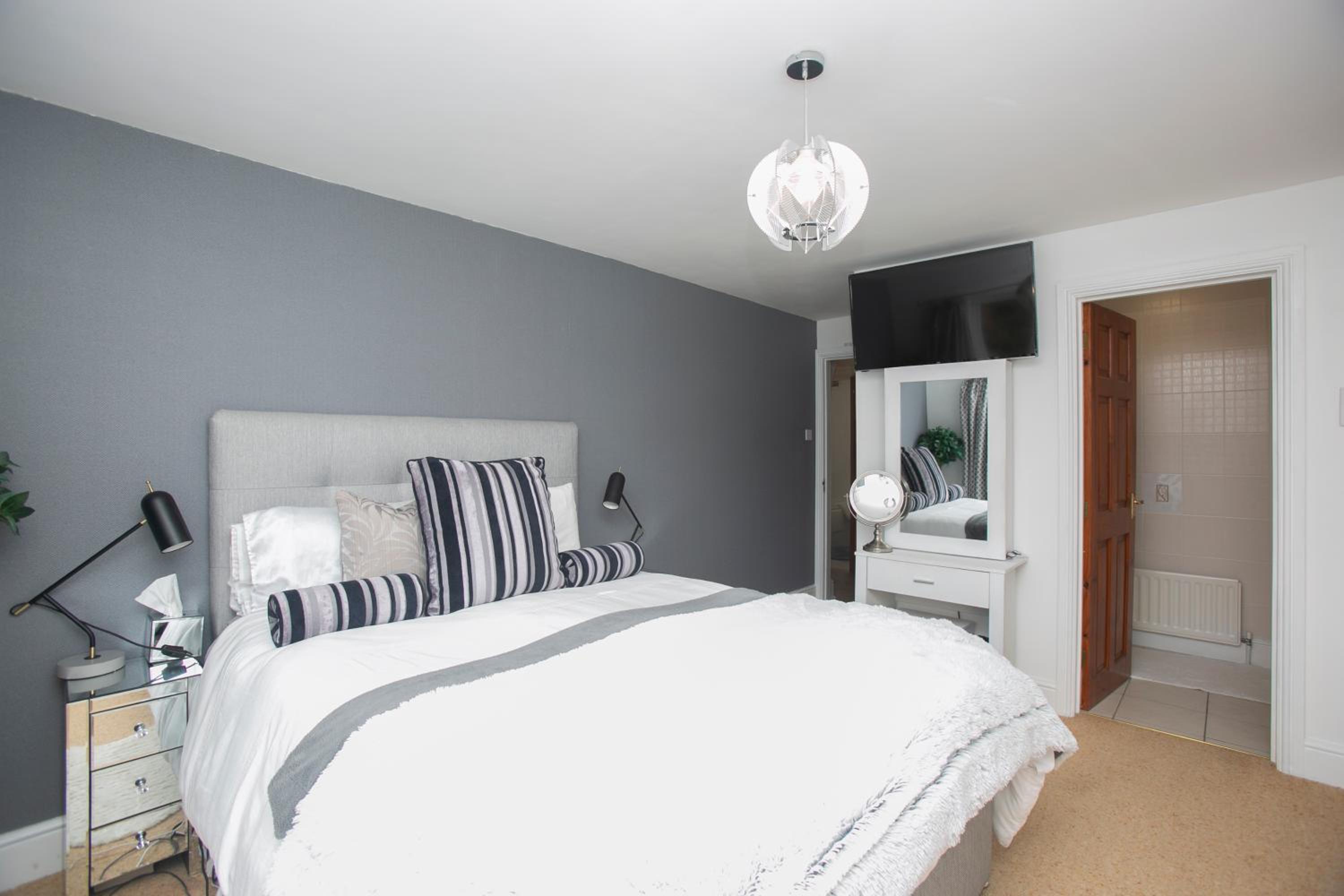 Four-Bedroom House photo 1