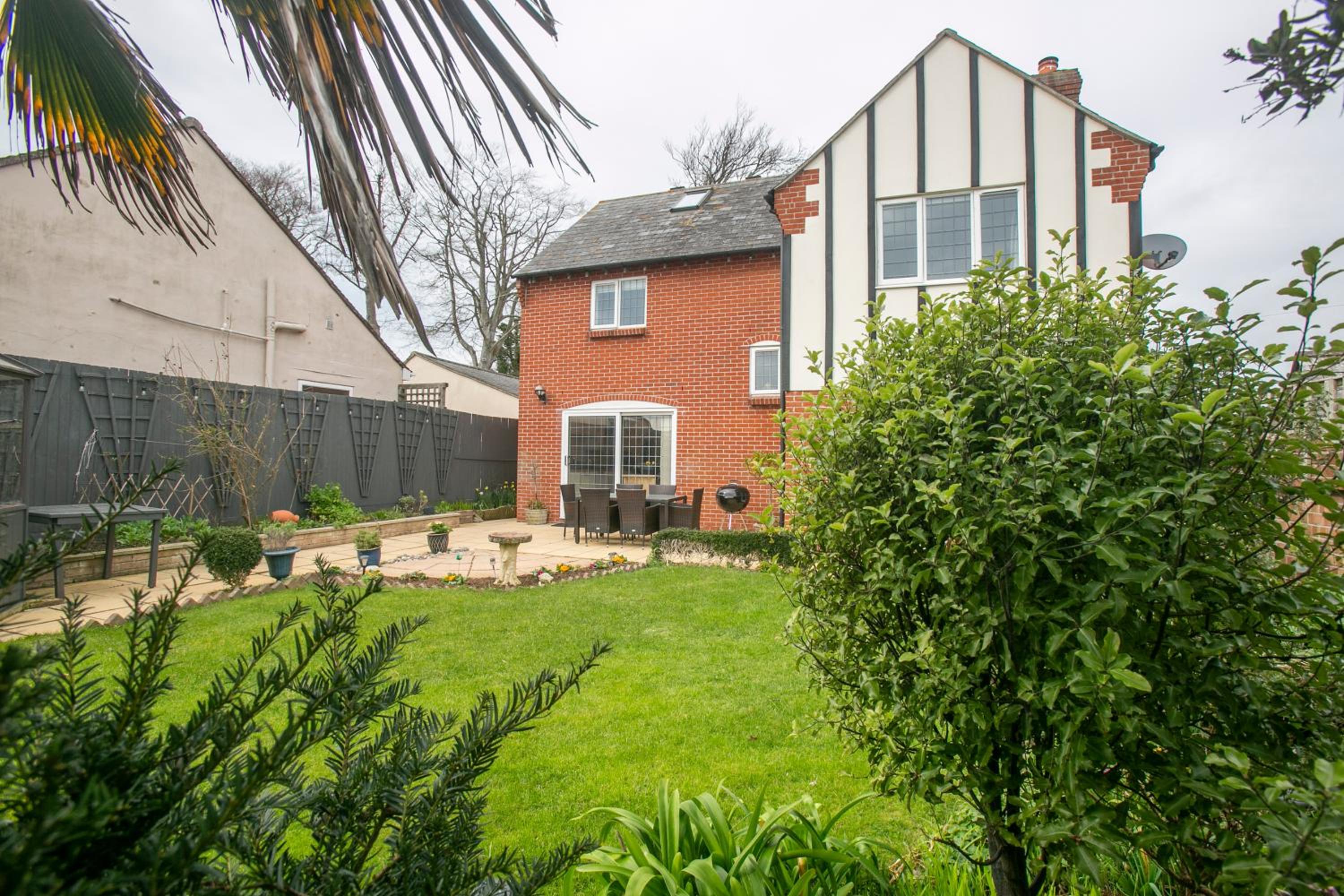 Four-Bedroom House photo 2