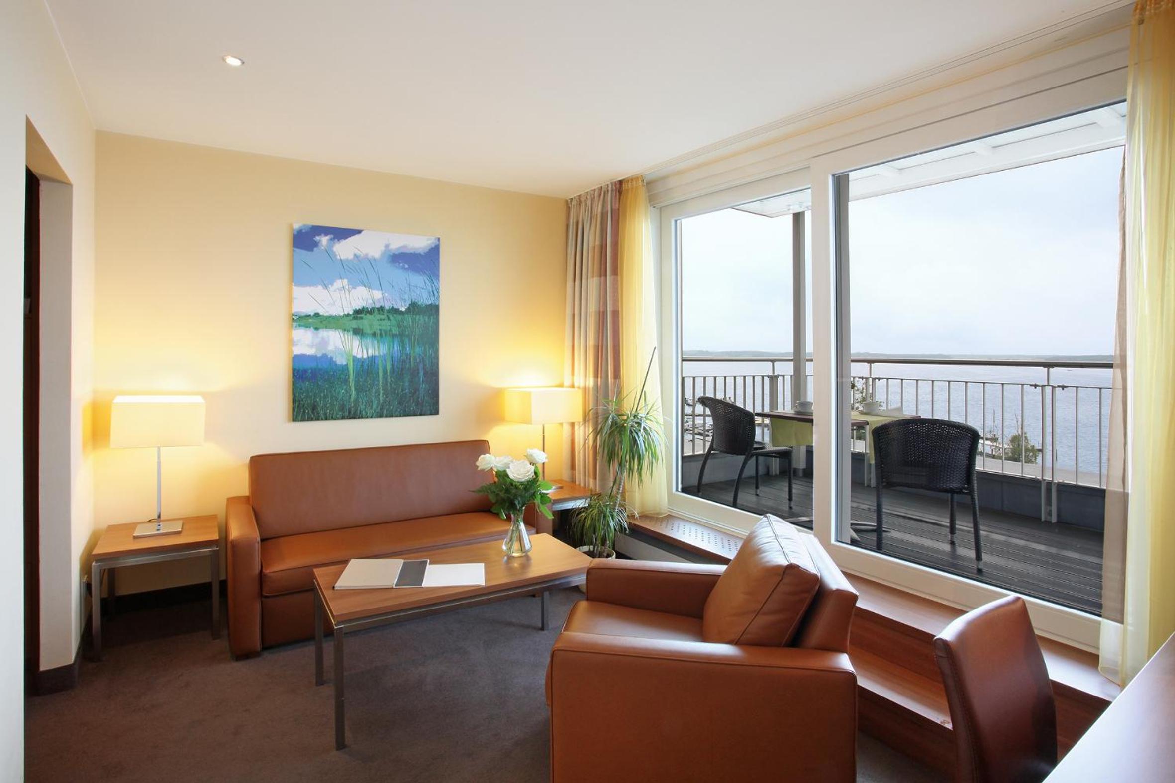 Executive Suite with Lake View - Photo 8