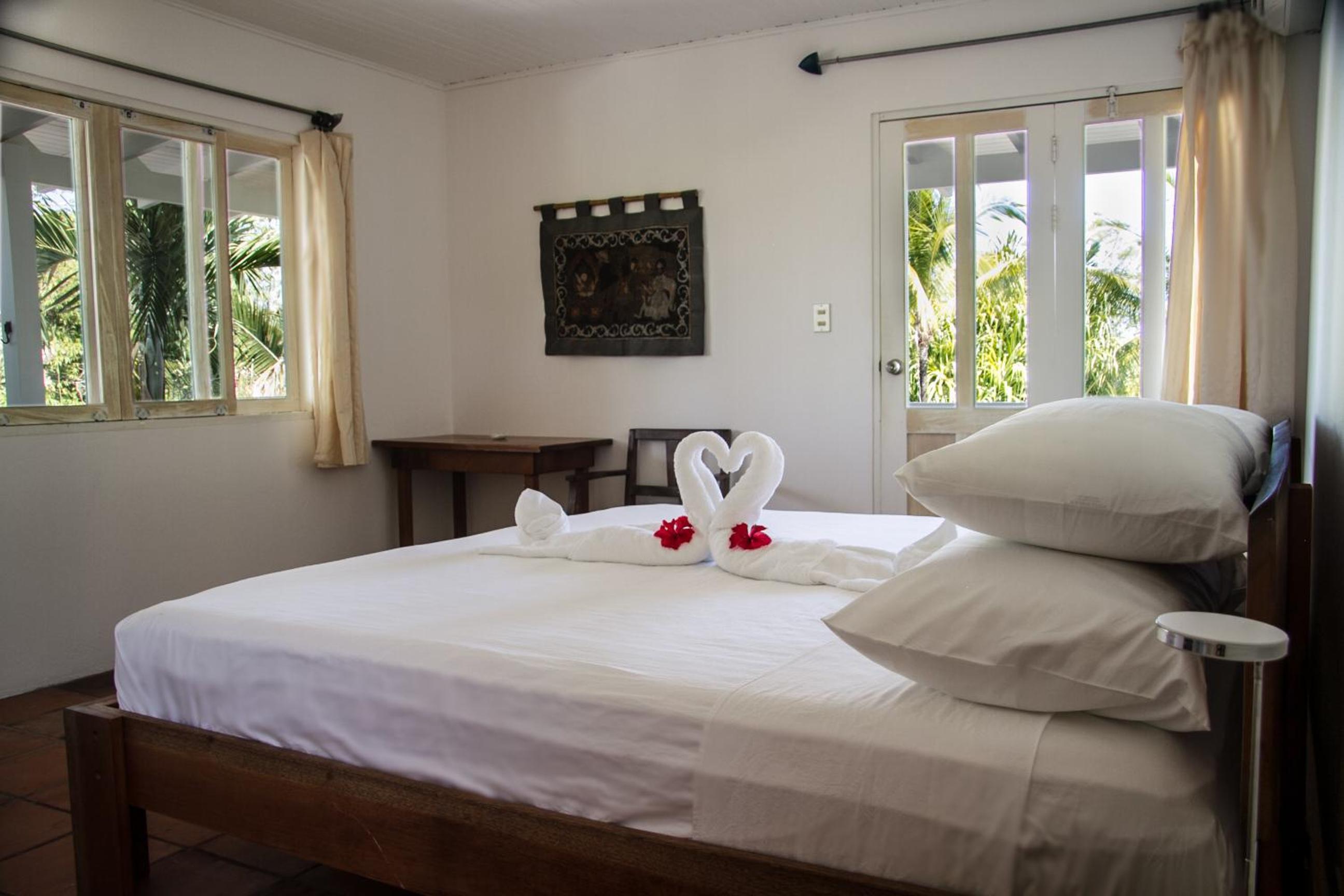 Deluxe King Room with Garden View photo 1