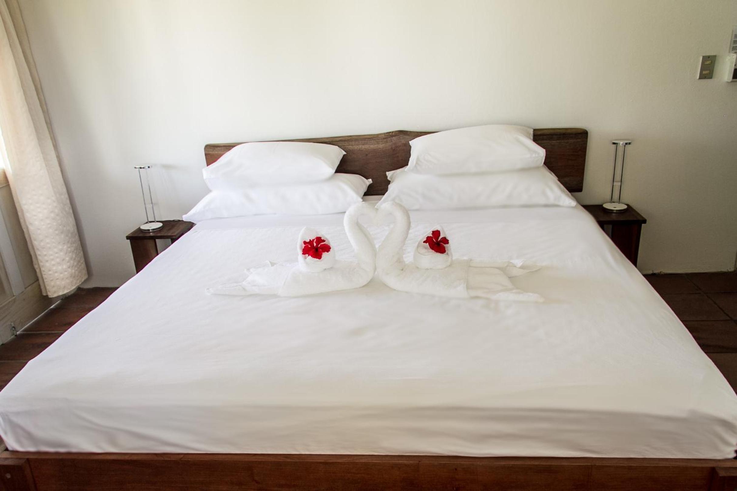 Deluxe King Room with Garden View photo 3