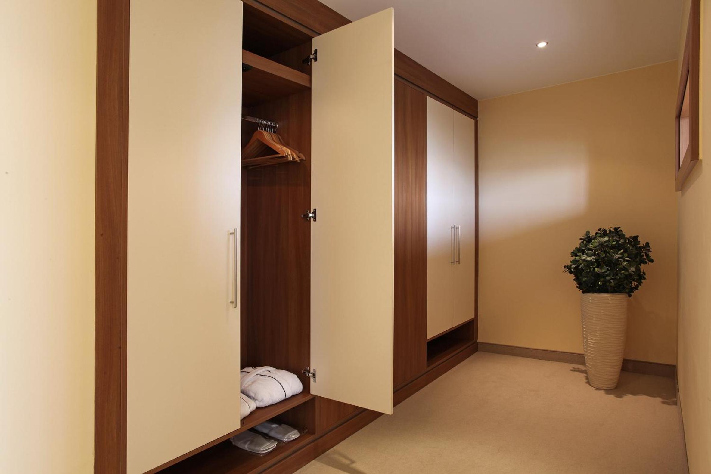 Penthouse Suite with Lake View - Photo 3