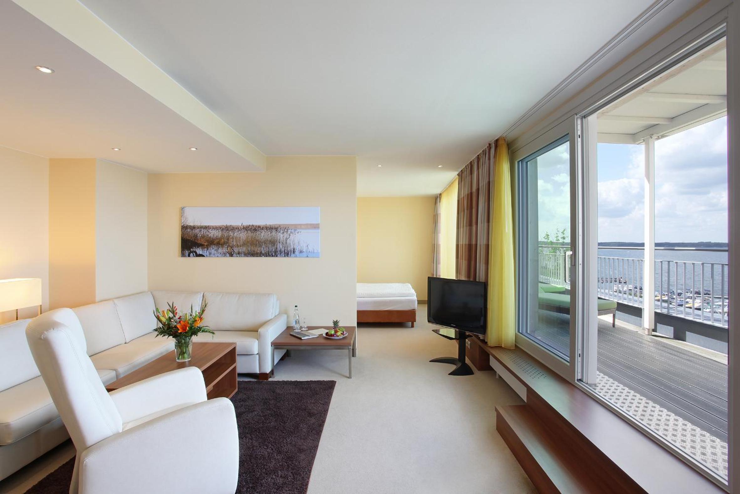 Penthouse Suite with Lake View - Photo 5