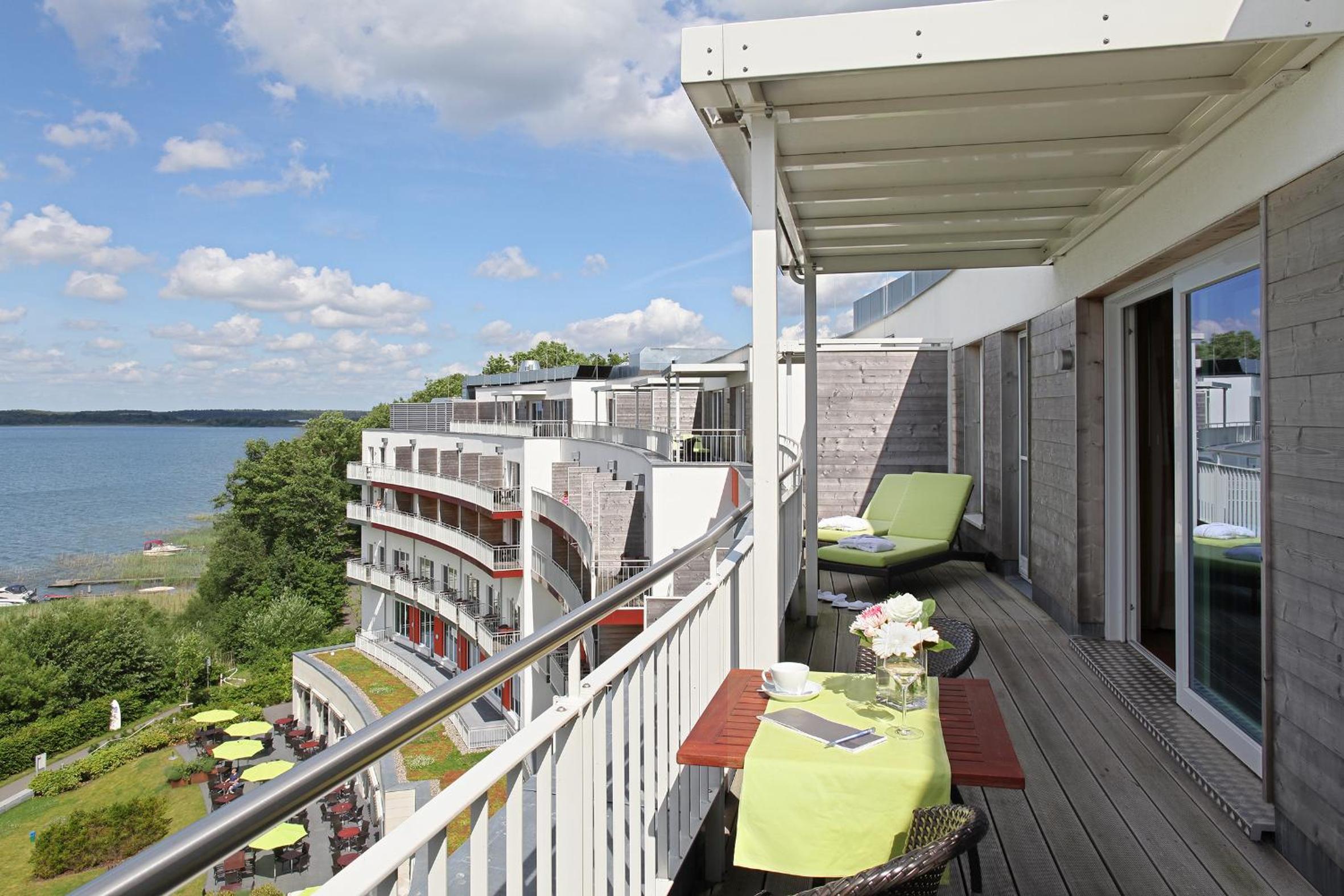 Penthouse Suite with Lake View - Photo 7