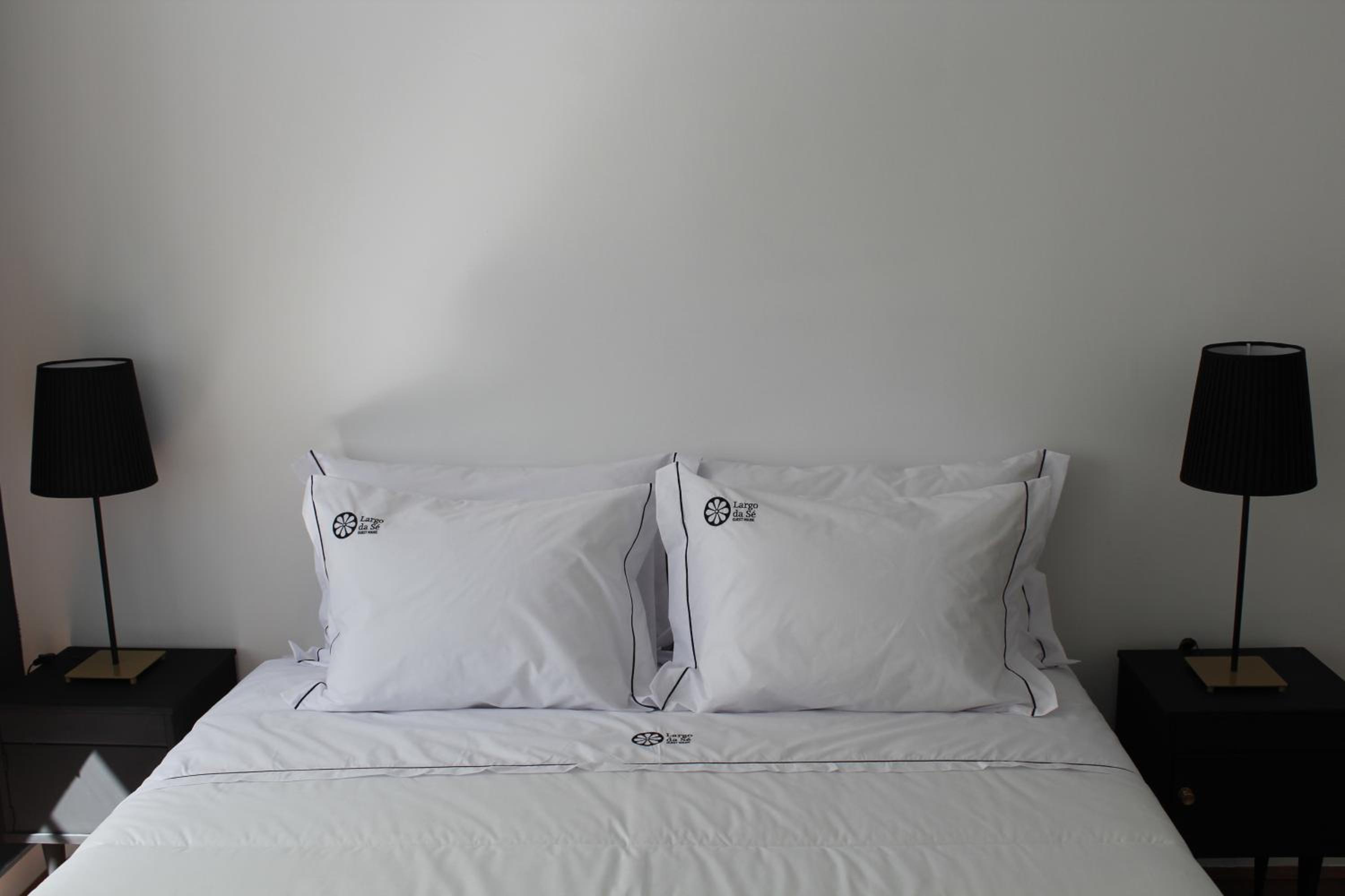 Double Room with Shared Bathroom photo 2
