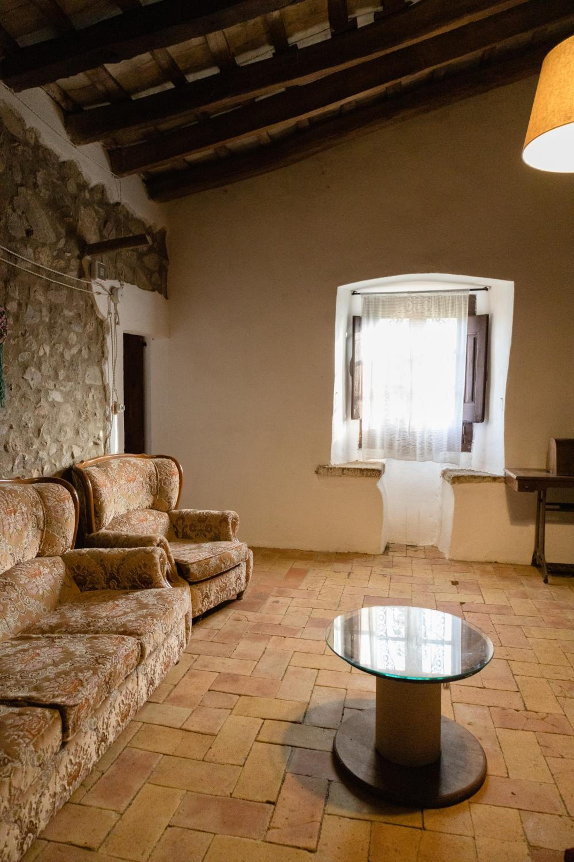 Five-Bedroom House photo 2
