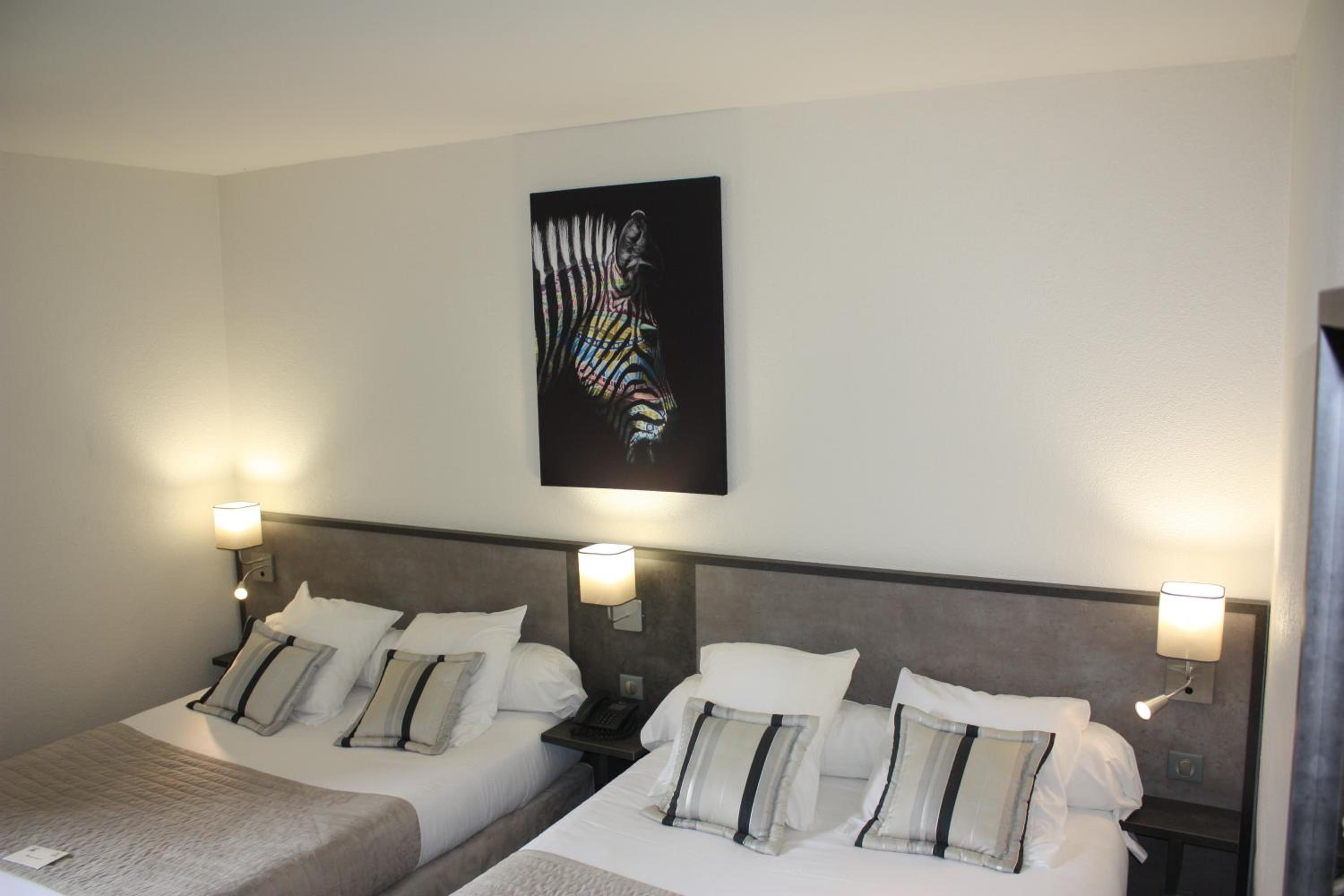 Family Room with La Place d'Armes View photo 3
