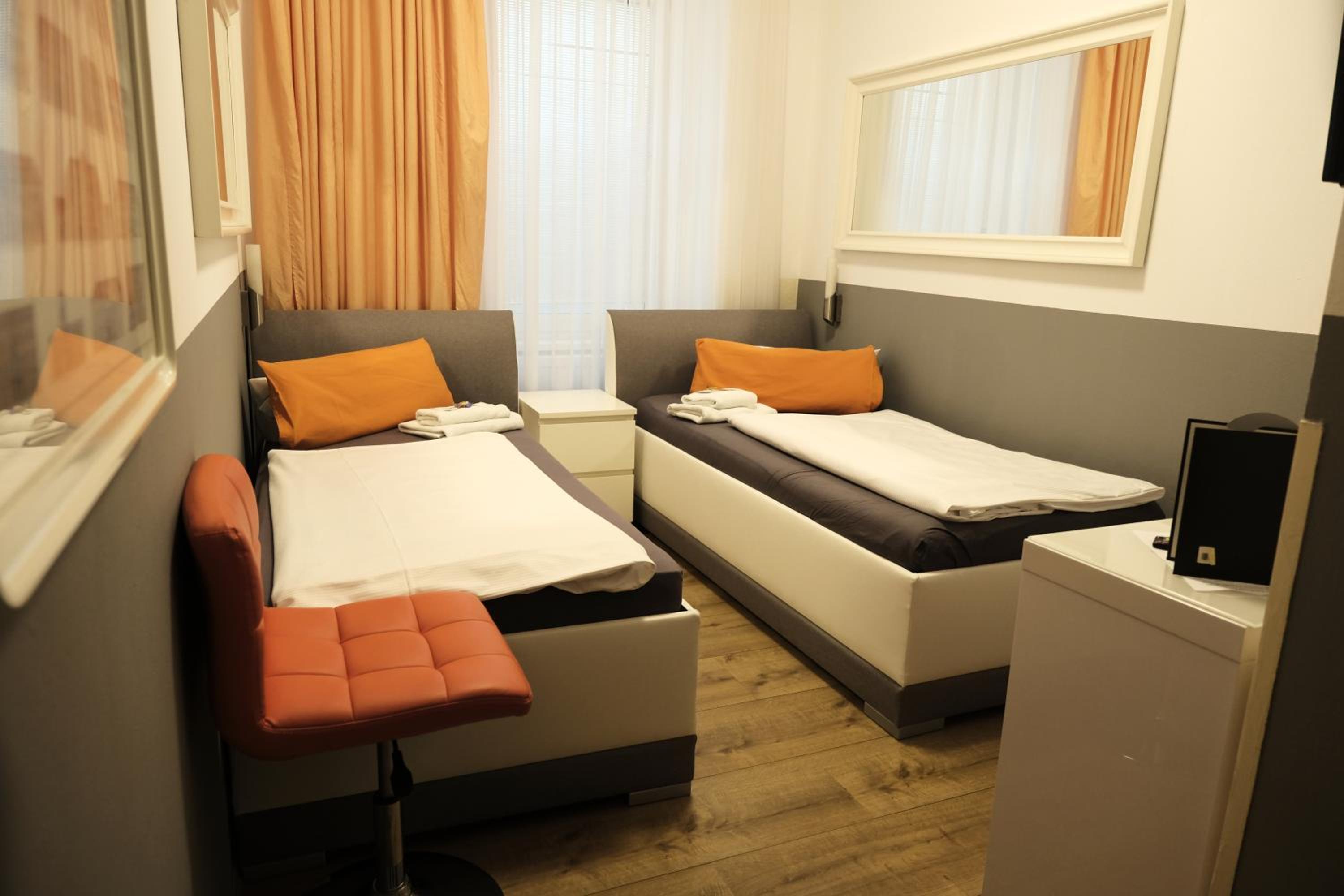 Standard Twin Room photo 1