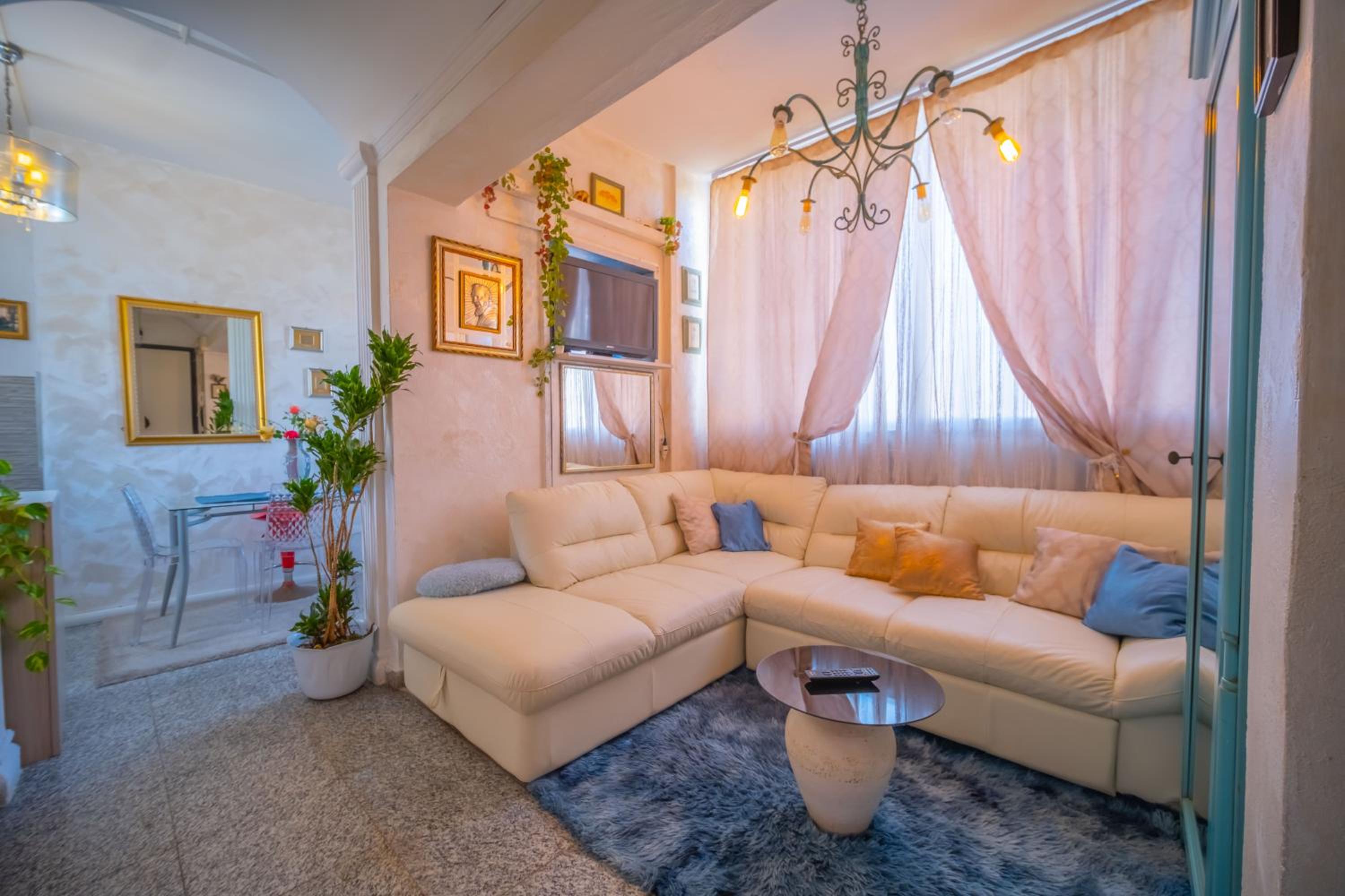 One-Bedroom Apartment - Photo 17