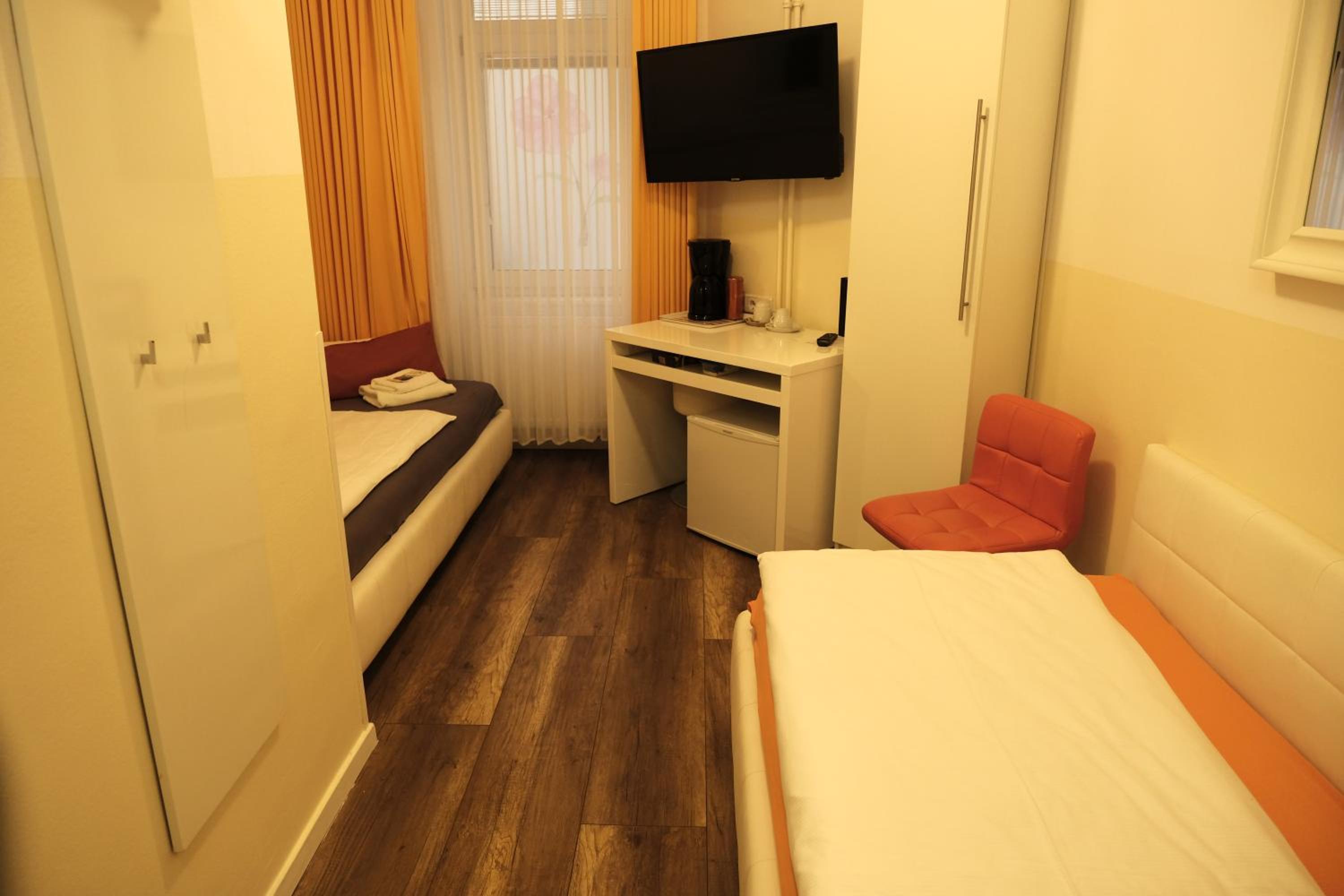 Standard Twin Room photo 2