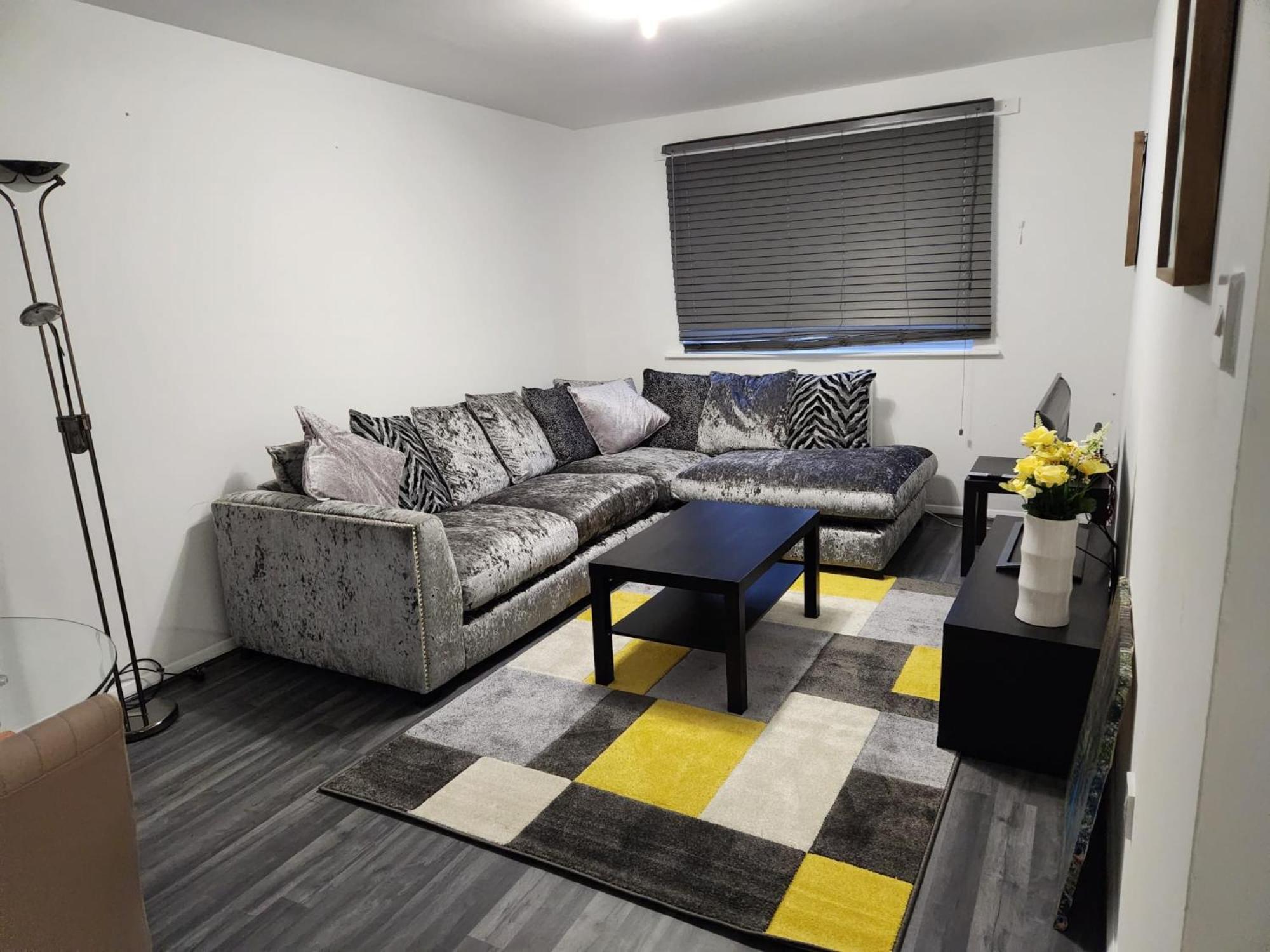 One-Bedroom Apartment photo 1