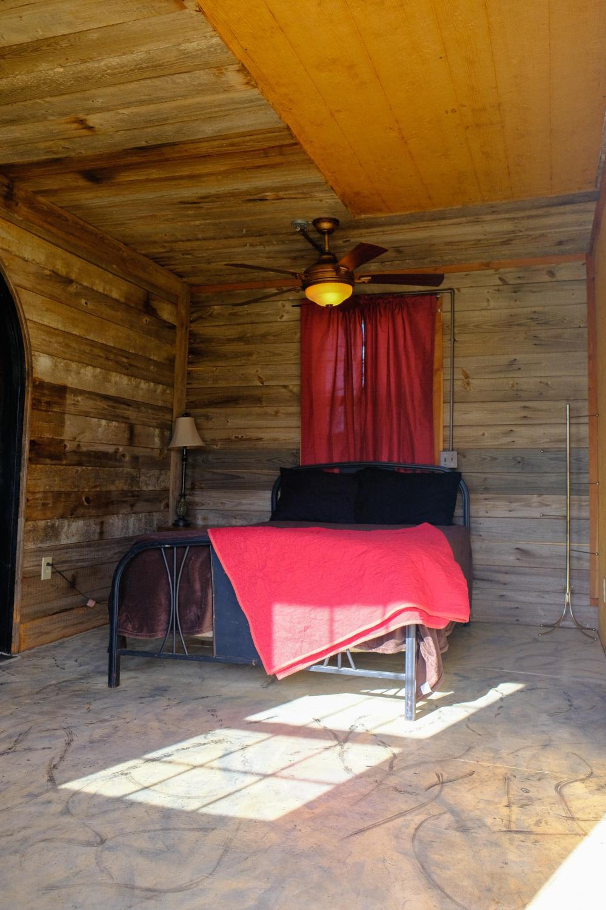 One-Bedroom House photo 1