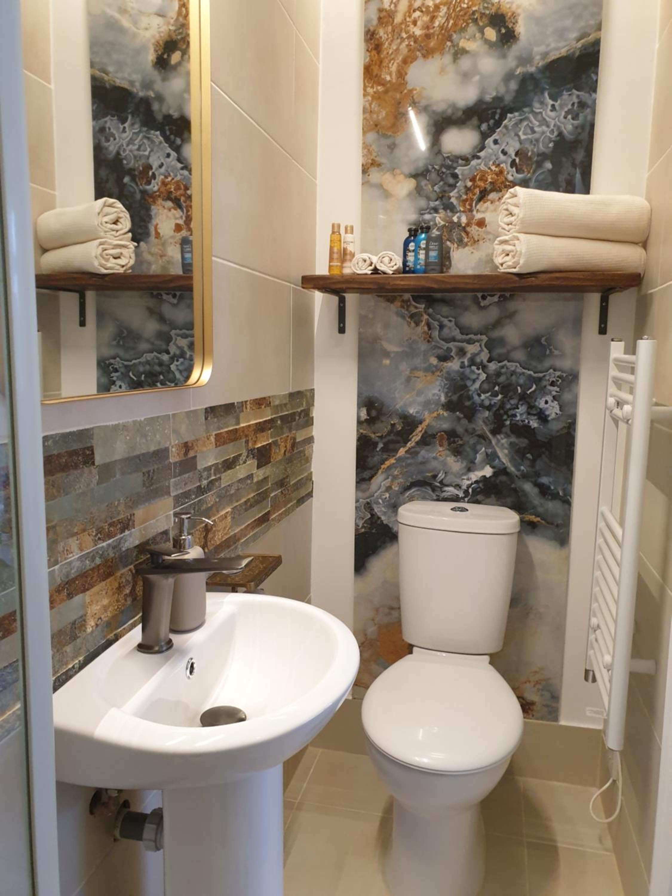 Deluxe Double Room with Shower photo 3