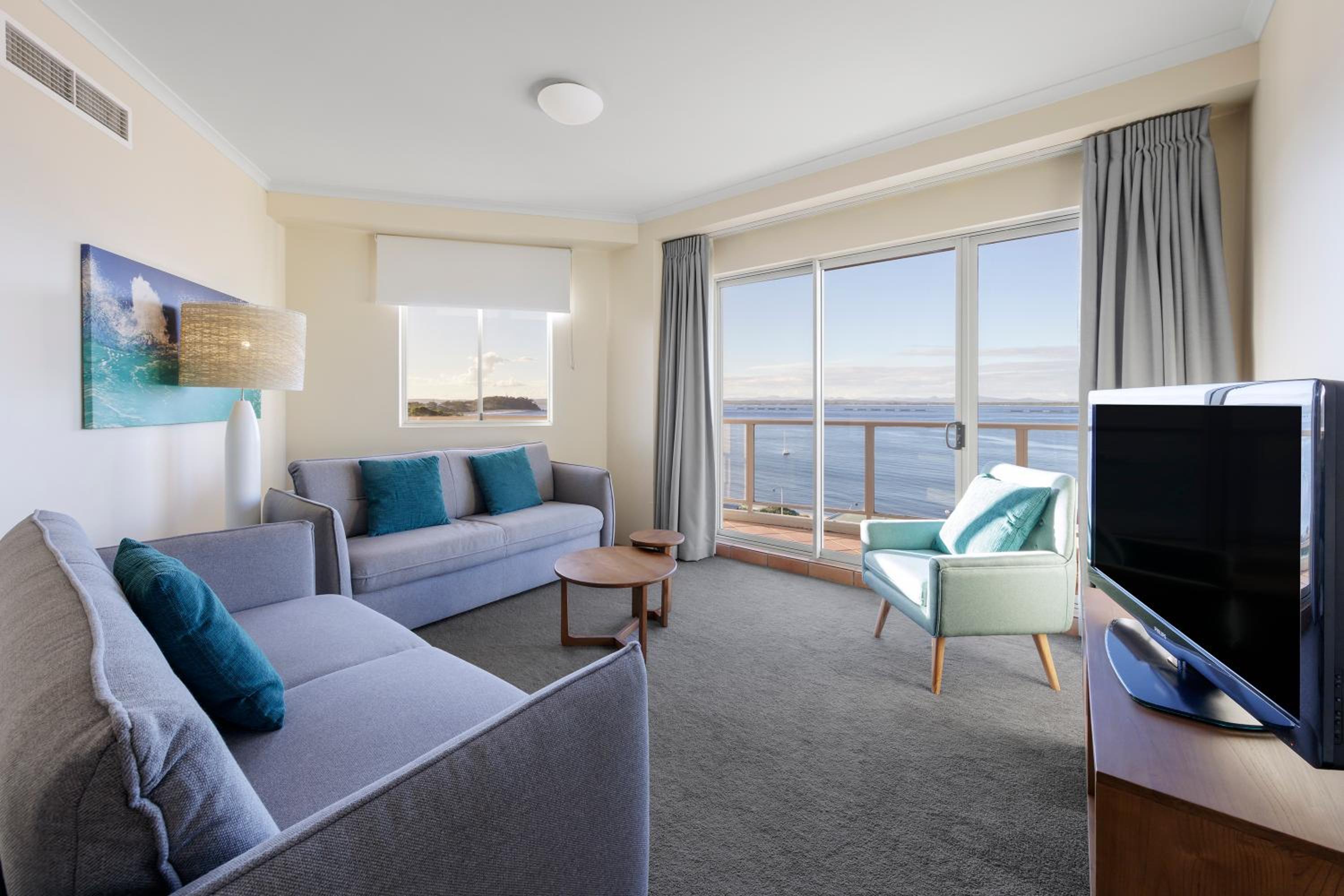 Deluxe Two-Bedroom Apartment with Water View - Photo 5