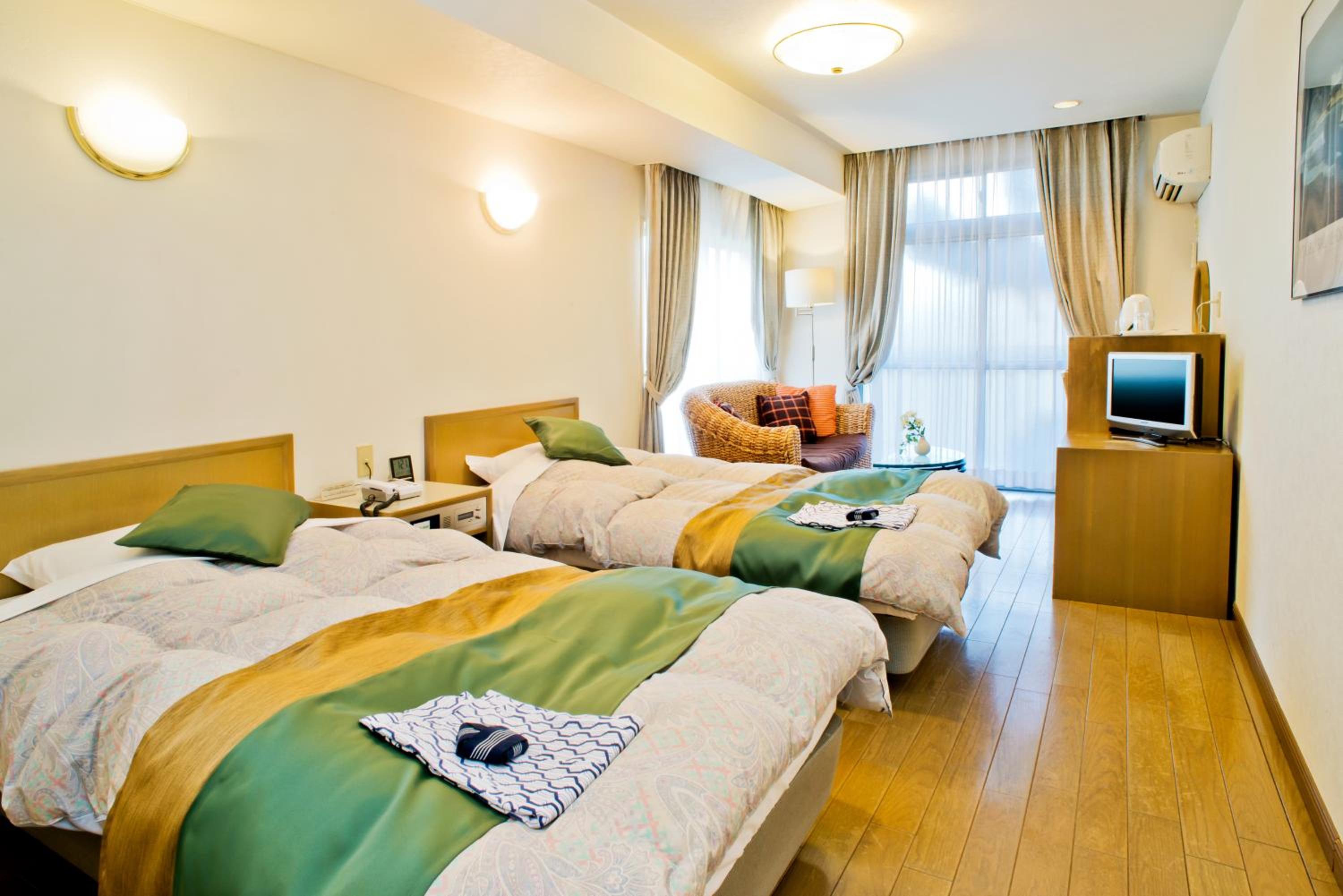 Twin Room - Non Smoking - Photo 1