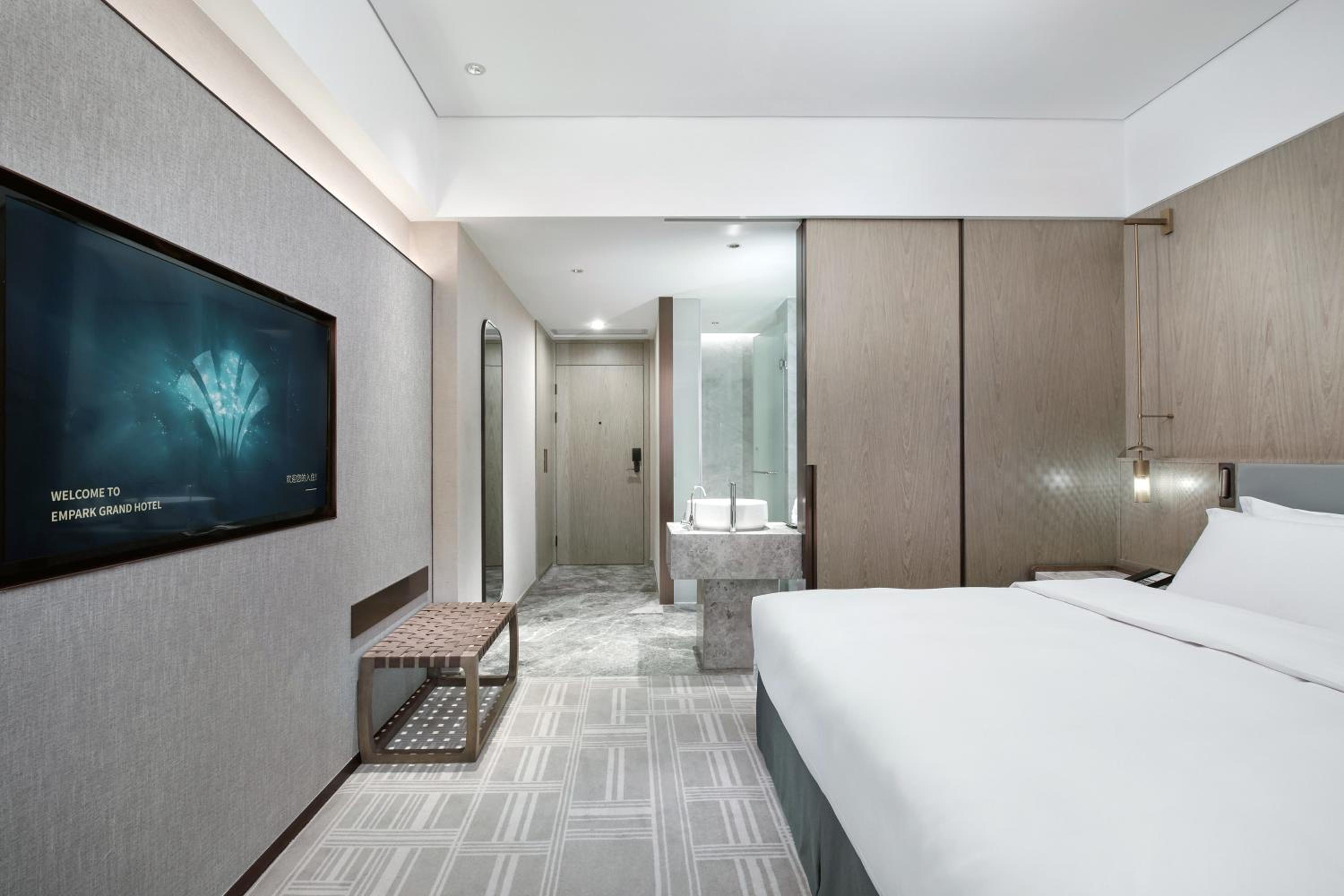 Deluxe King Room