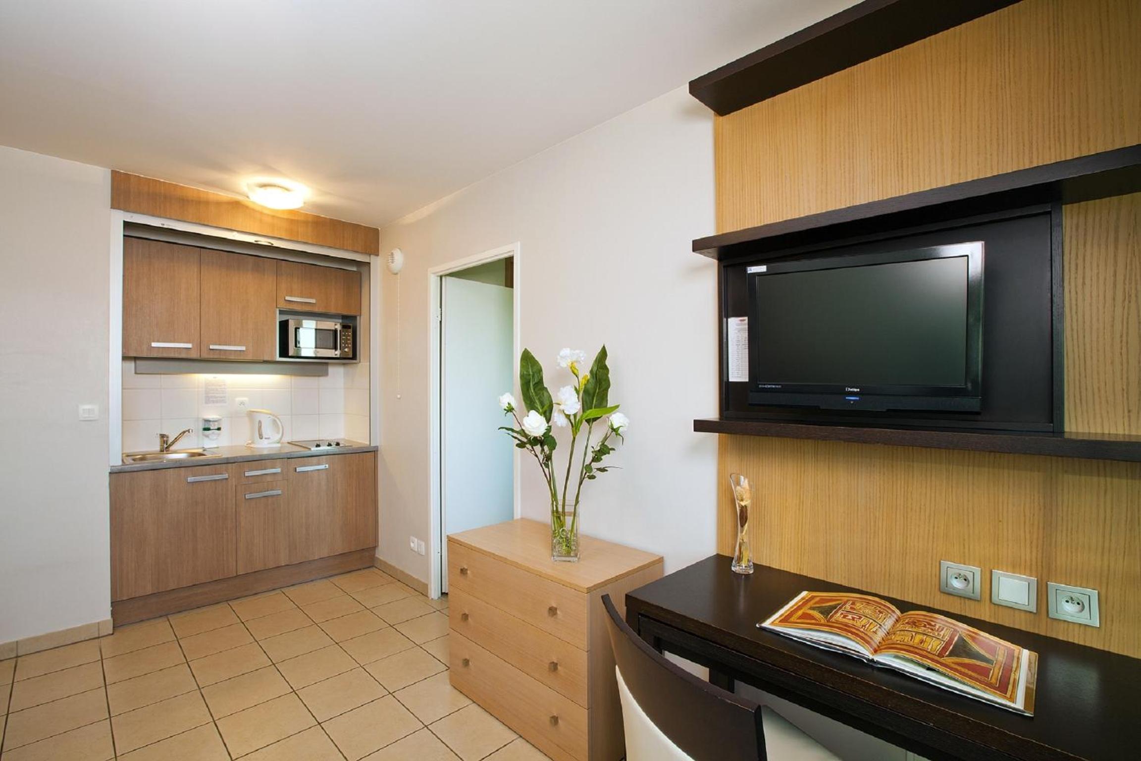 One-Bedroom Apartment (4 Adults) photo 3