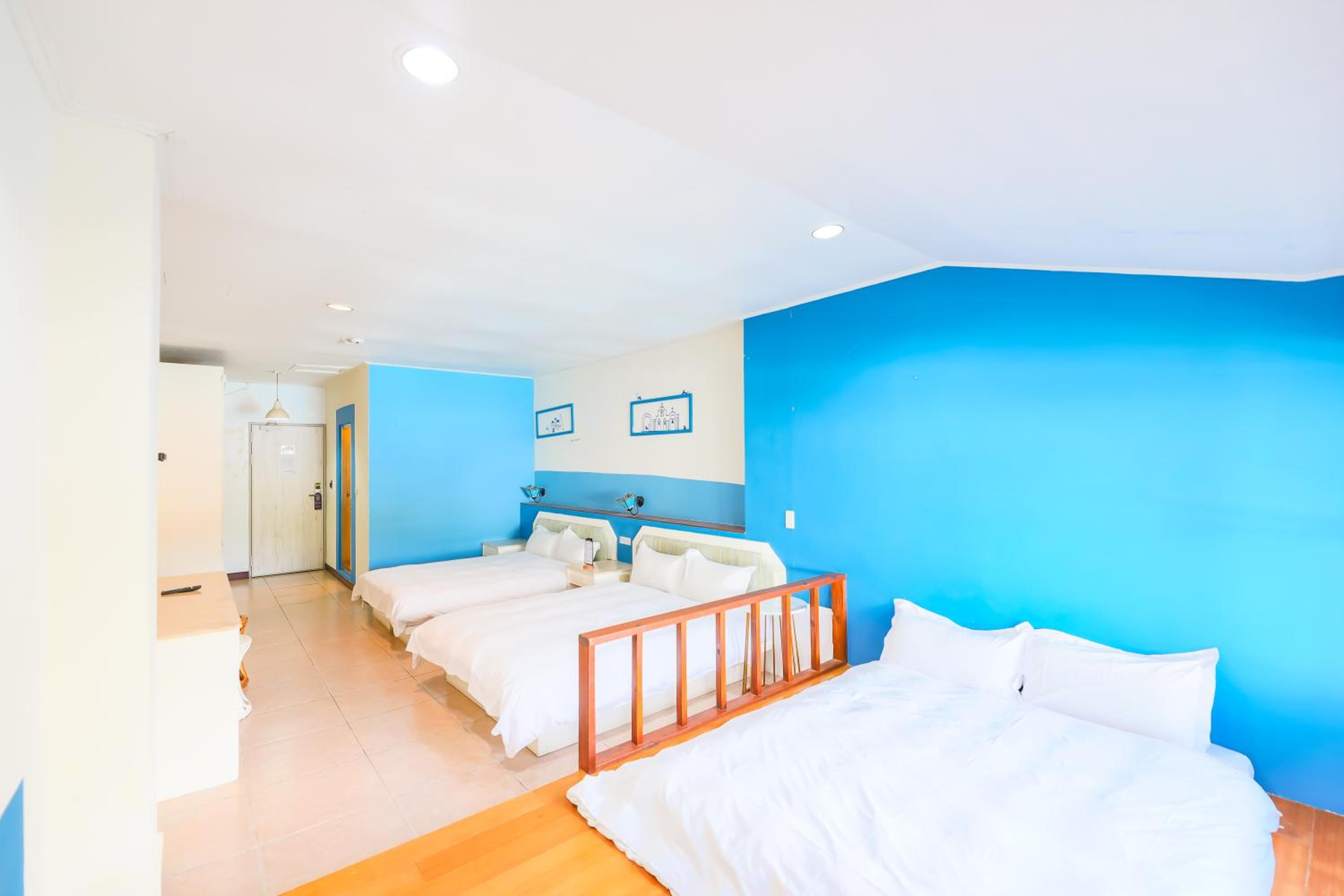 Family Suite with Garden View photo 3