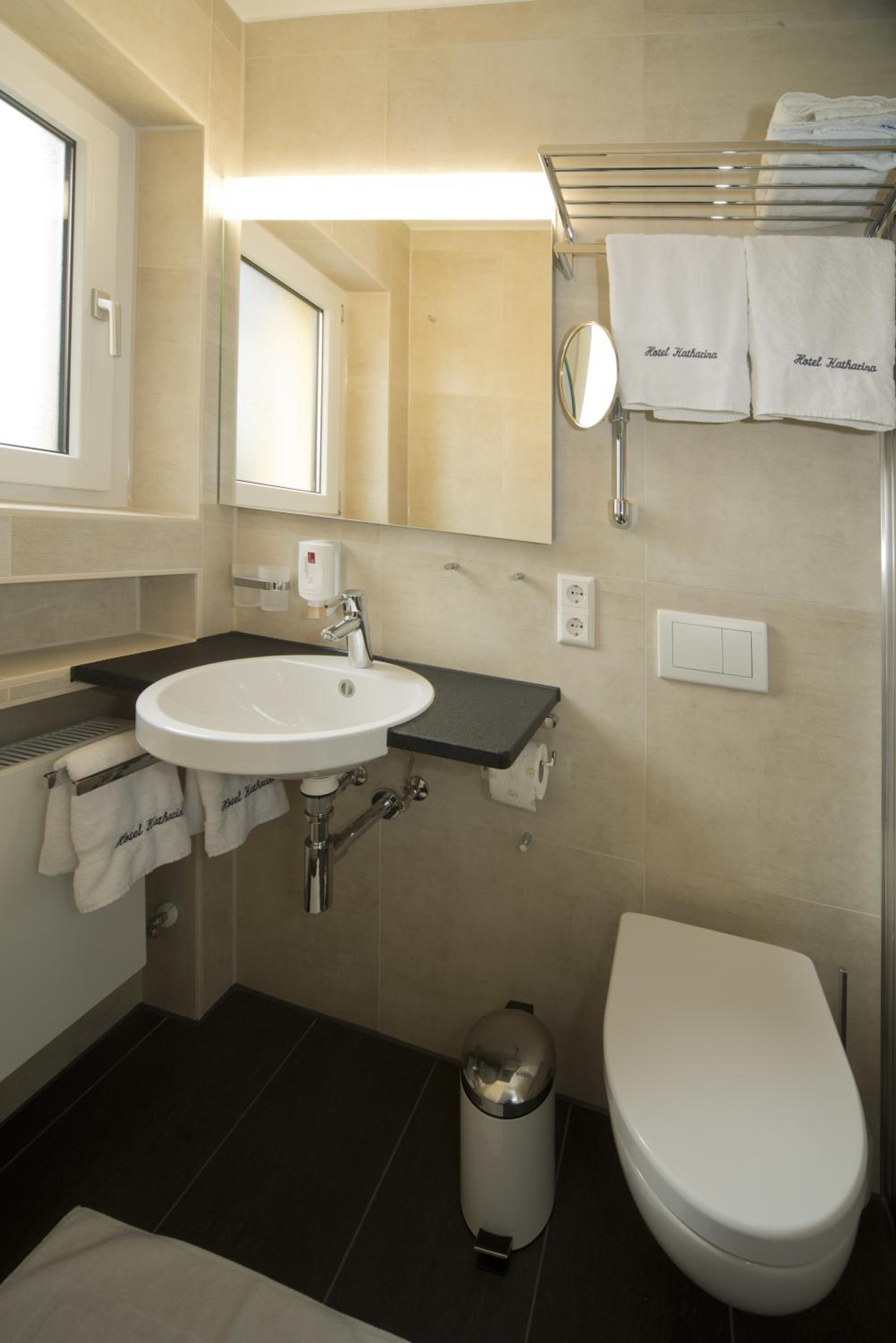 Standard Double Room - Photo 12
