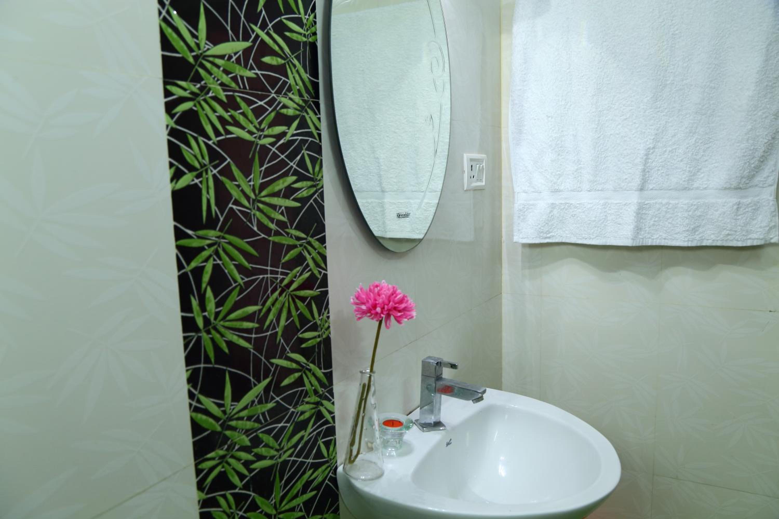 Queen Room - Photo 9
