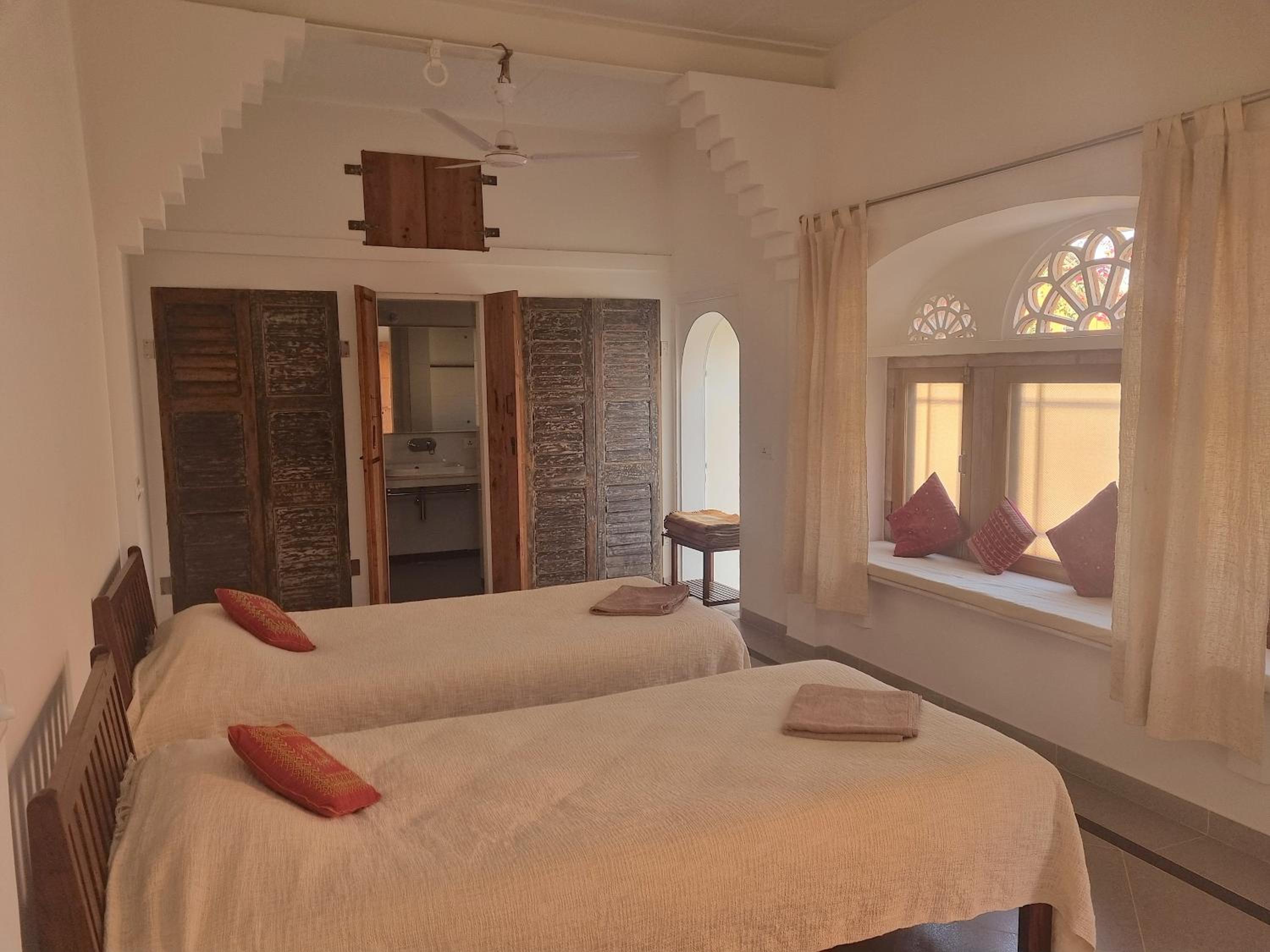 Deluxe Double or Twin Room photo 2