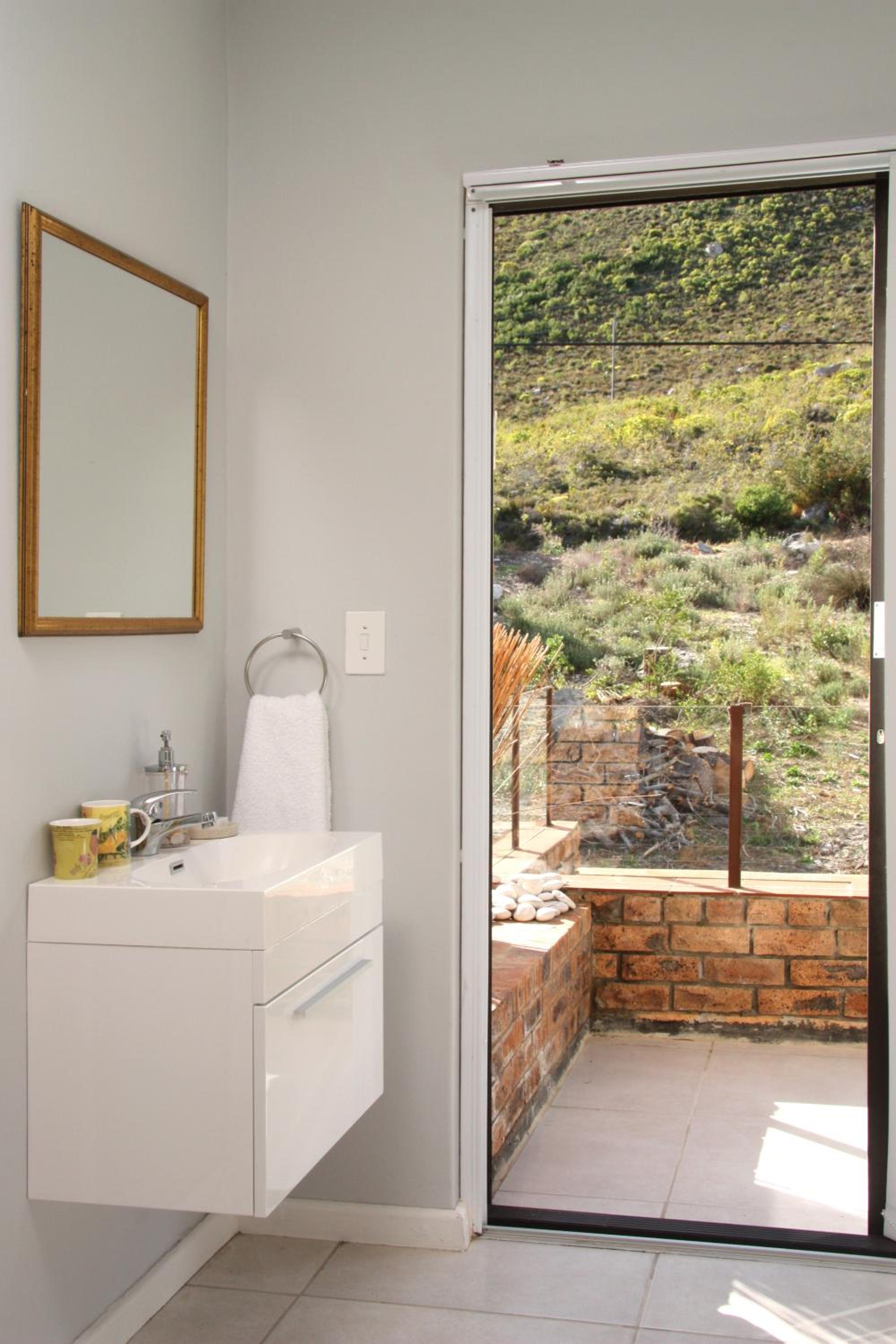 Twin Room With Mountain View photo 2