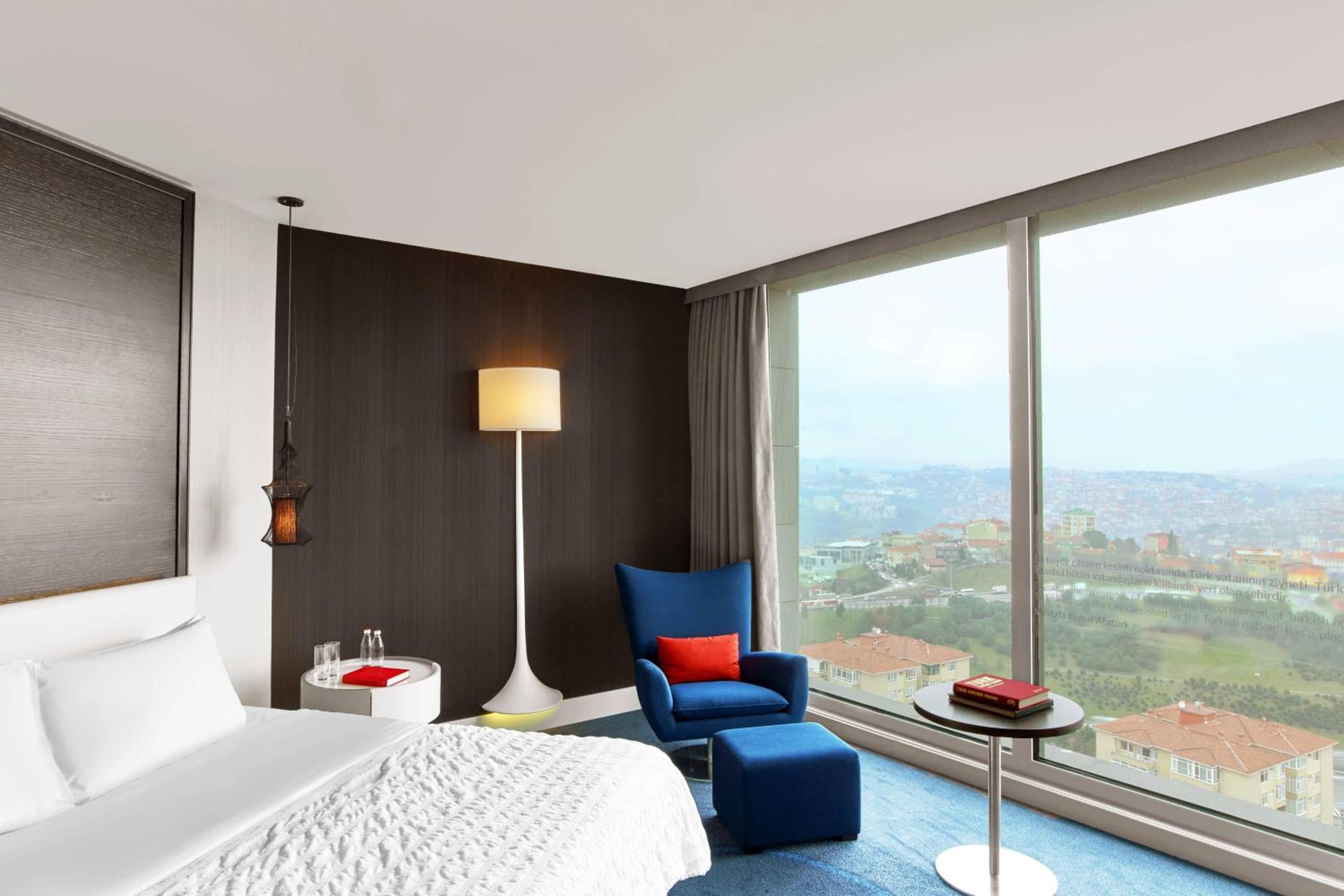 Signature King Suite with Bosphorus View - Club Lounge Access