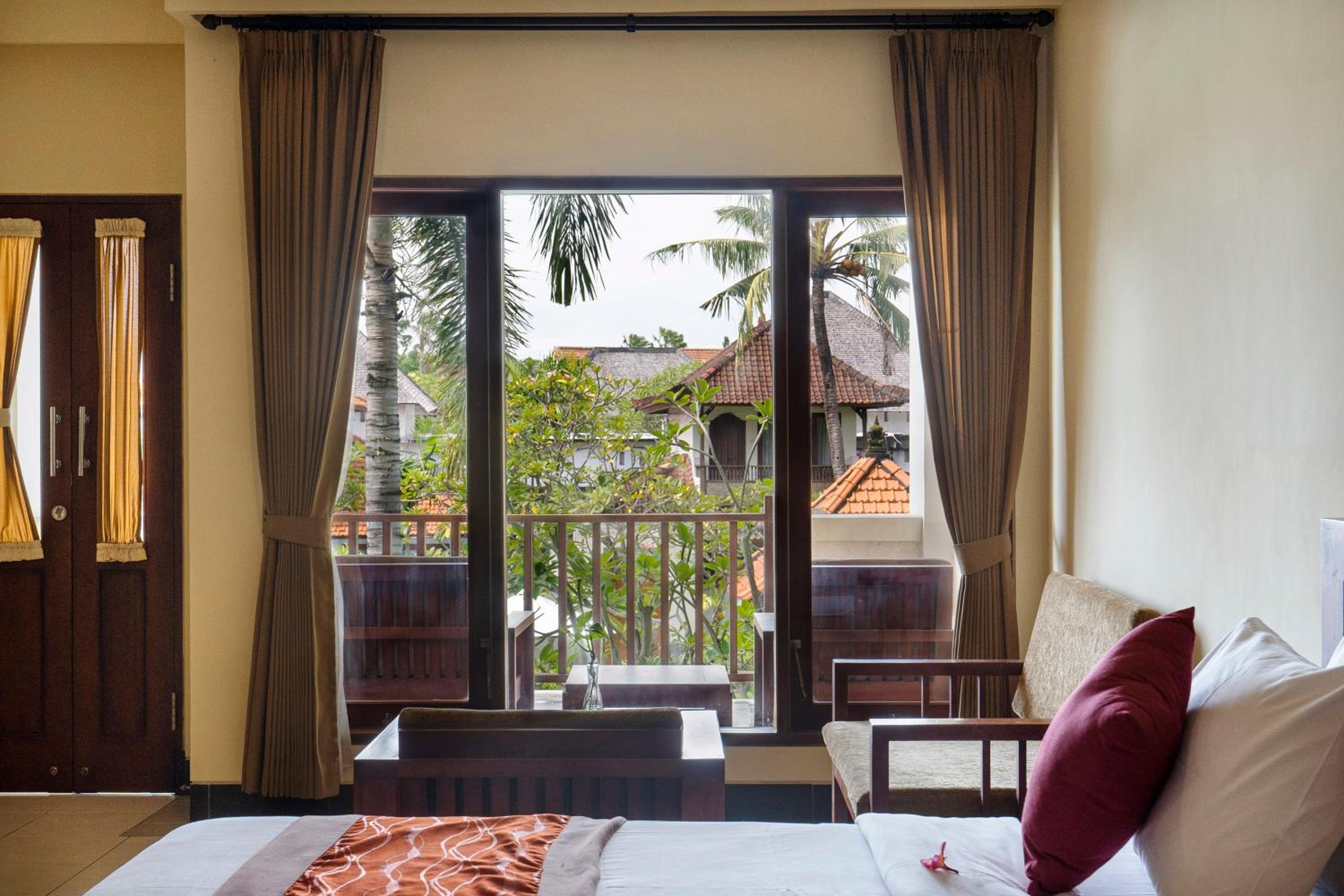 Deluxe Double with Pool View - Photo 9